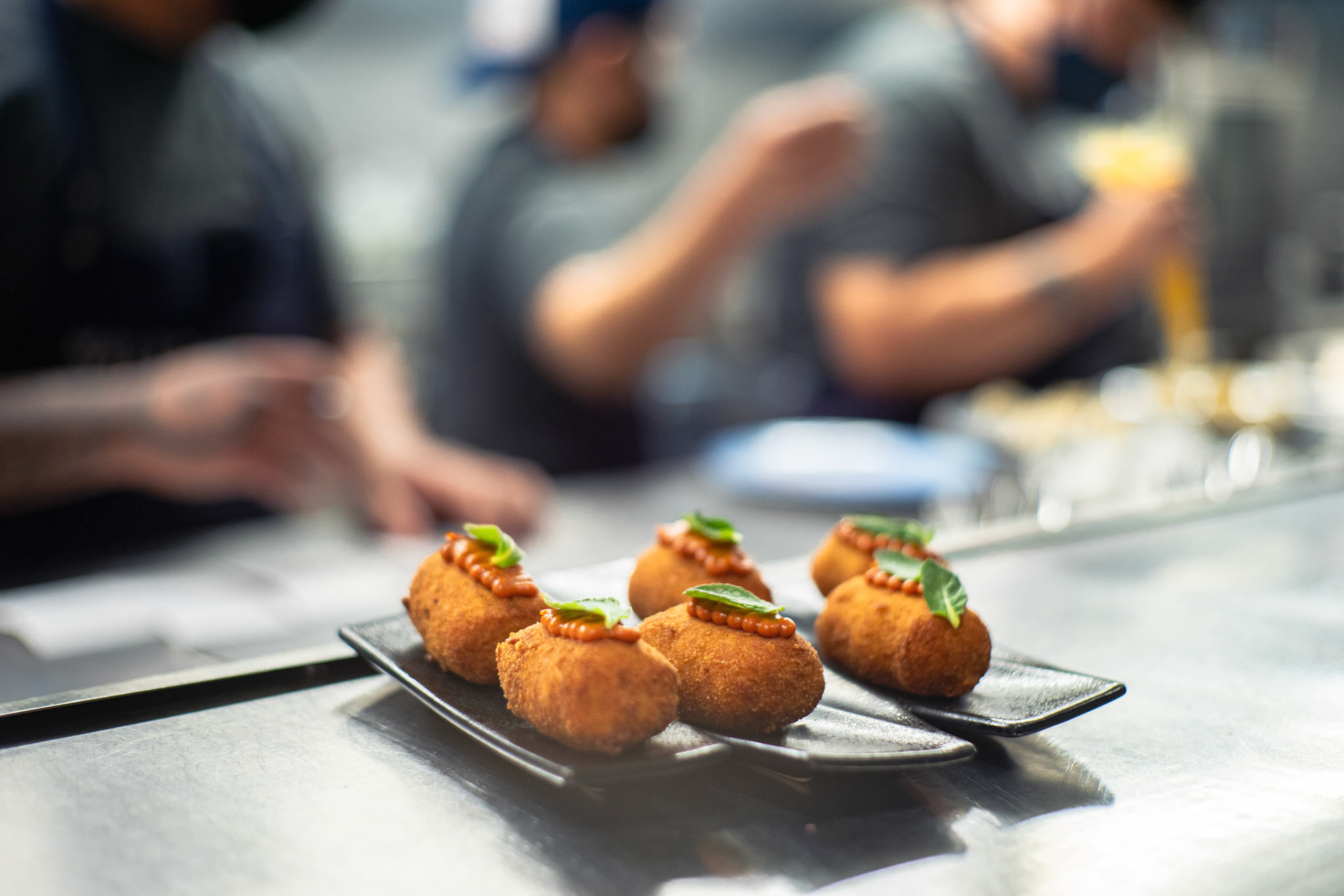 Croquetas ahumadas en cocina de Malva Loca