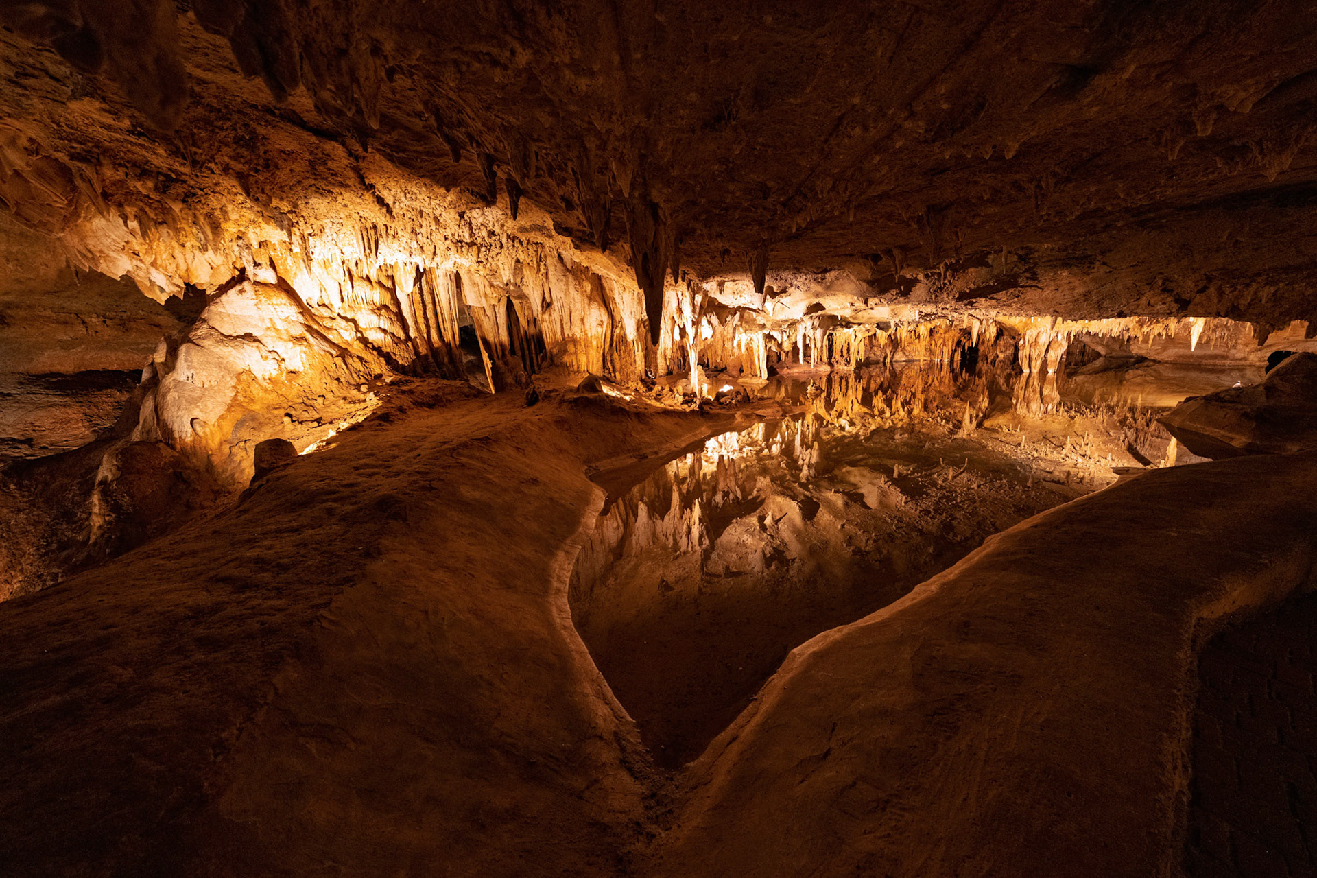 Mirror Lake, Luray Caverns