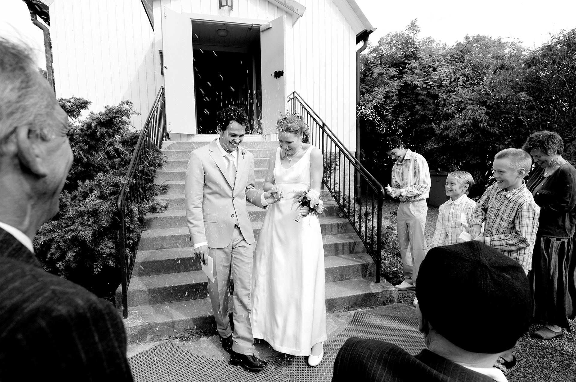 Vigsel i Landsortskyrka i Skärgården bröllopsfotograf Anna Andersson i Nynäshamn