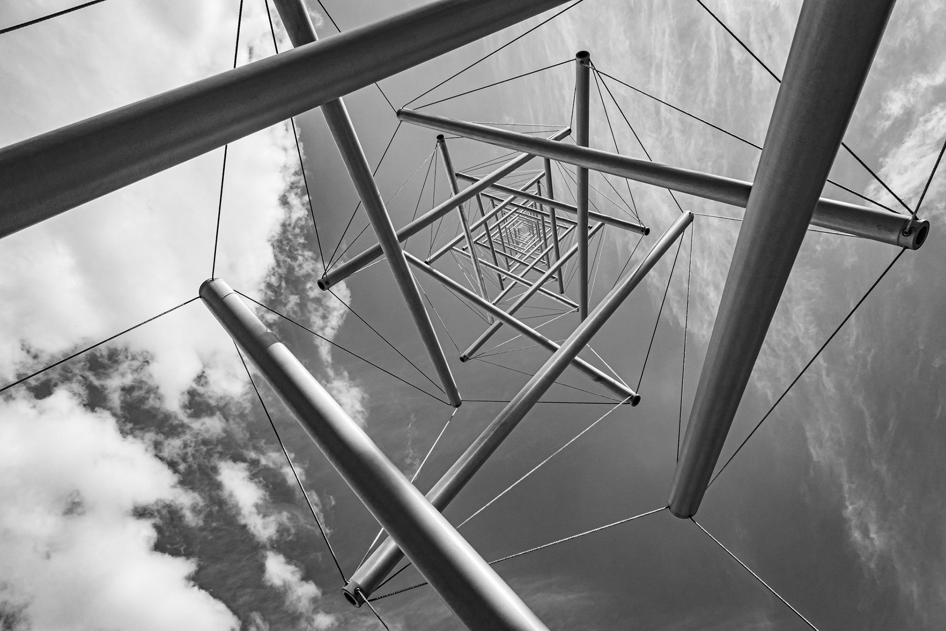 Needle Tower by Kenneth Snelson, Kröller-Müller Museum