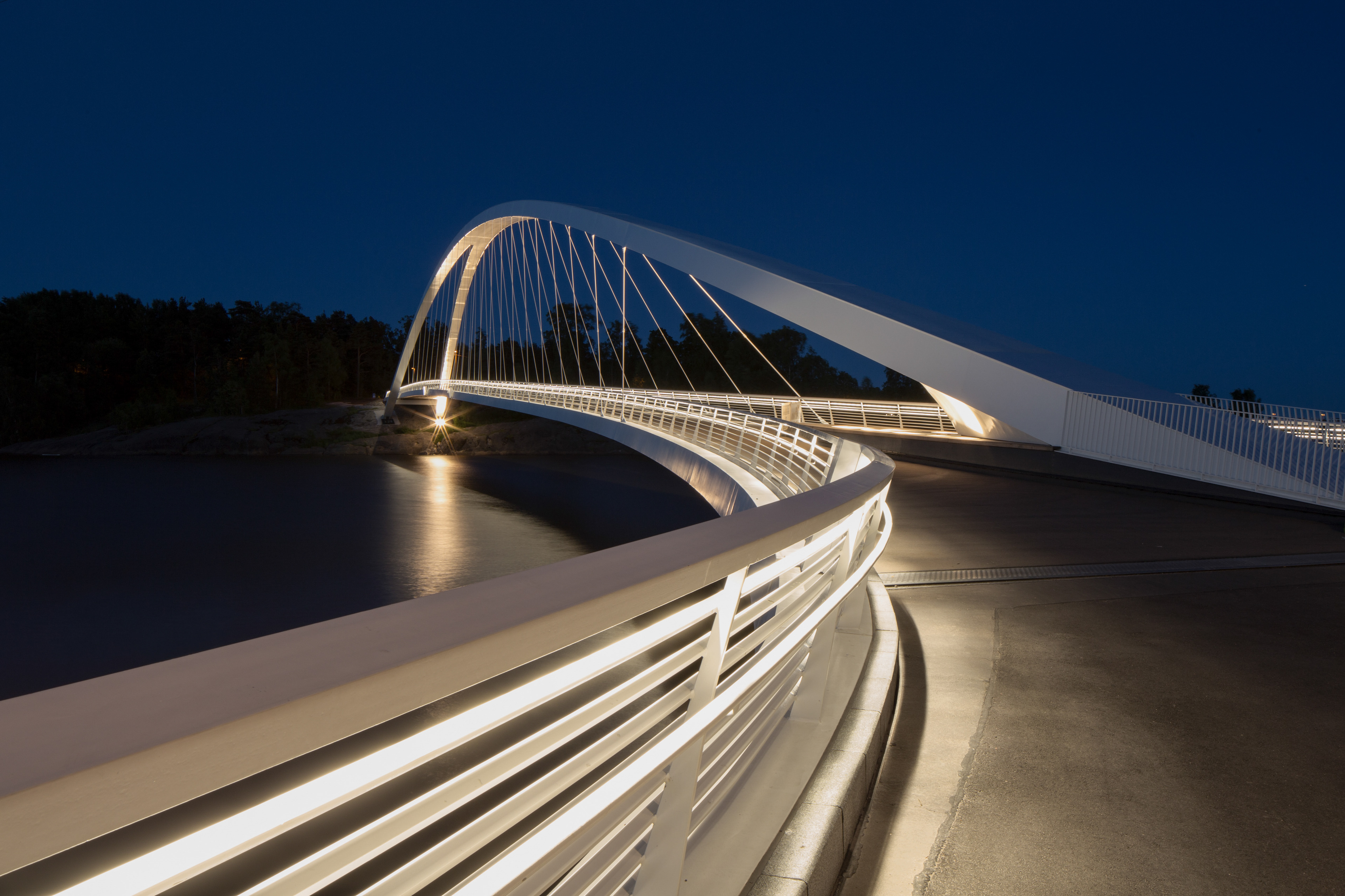 Isoisänsilta (Grandfather's Bridge), Helsinki