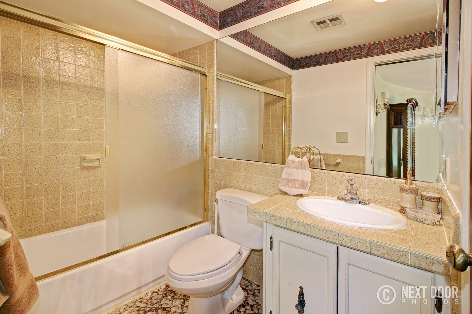 Upstairs Main Bathroom