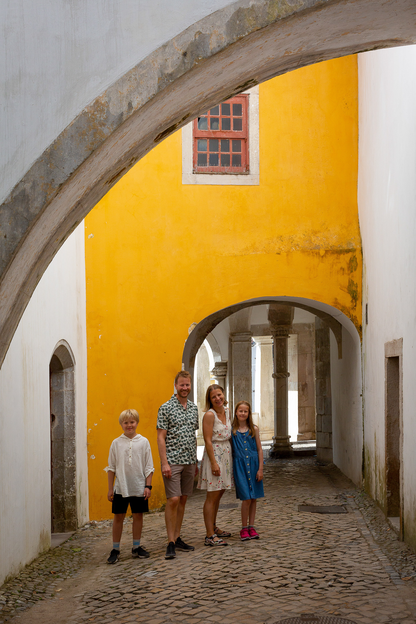 Family travel photo shoot in Sintra