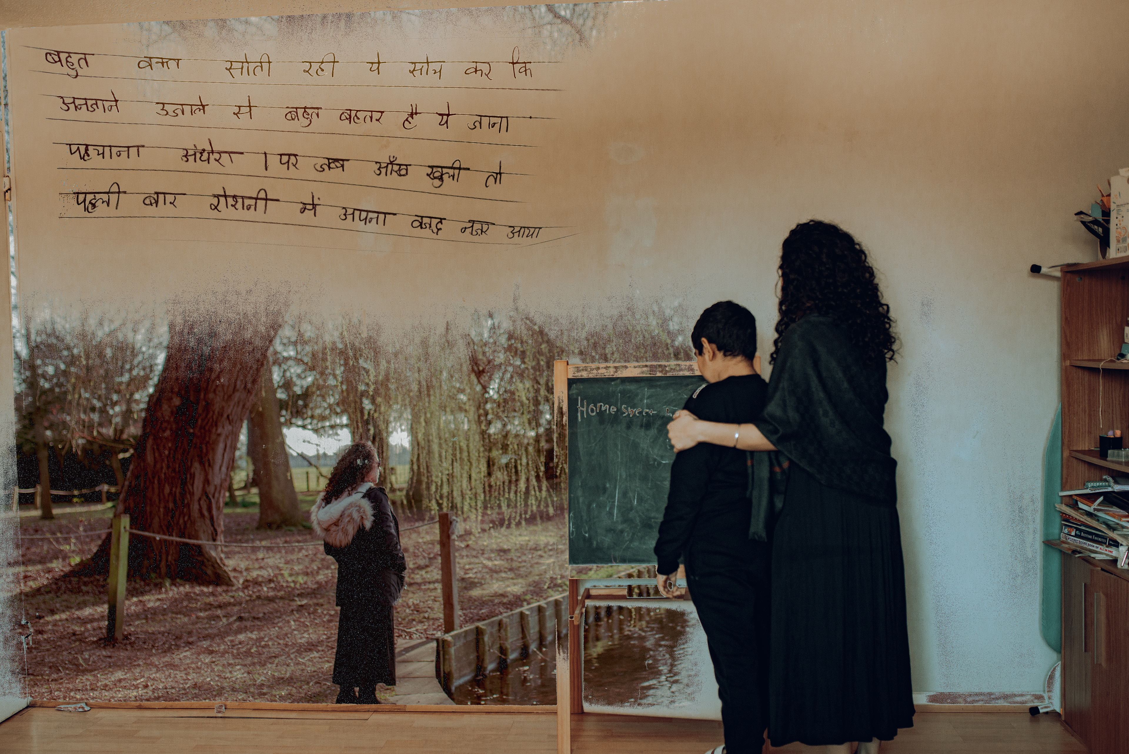 बहुत वक्त सोती रही ये सोच कर कि अनजाने उजाले से बहुत बेहतर है यह जाना पहचाना अंधेरा। पर जब आँख खुली तो पहली बार रोशनी में अपना वज़ूद नज़र आया… ——————— For a very long time I kept my eyes closed… believing that the known darkness would be far better than the unknown light. But it was only once my eyes opened and light came through that I realised my own existence.