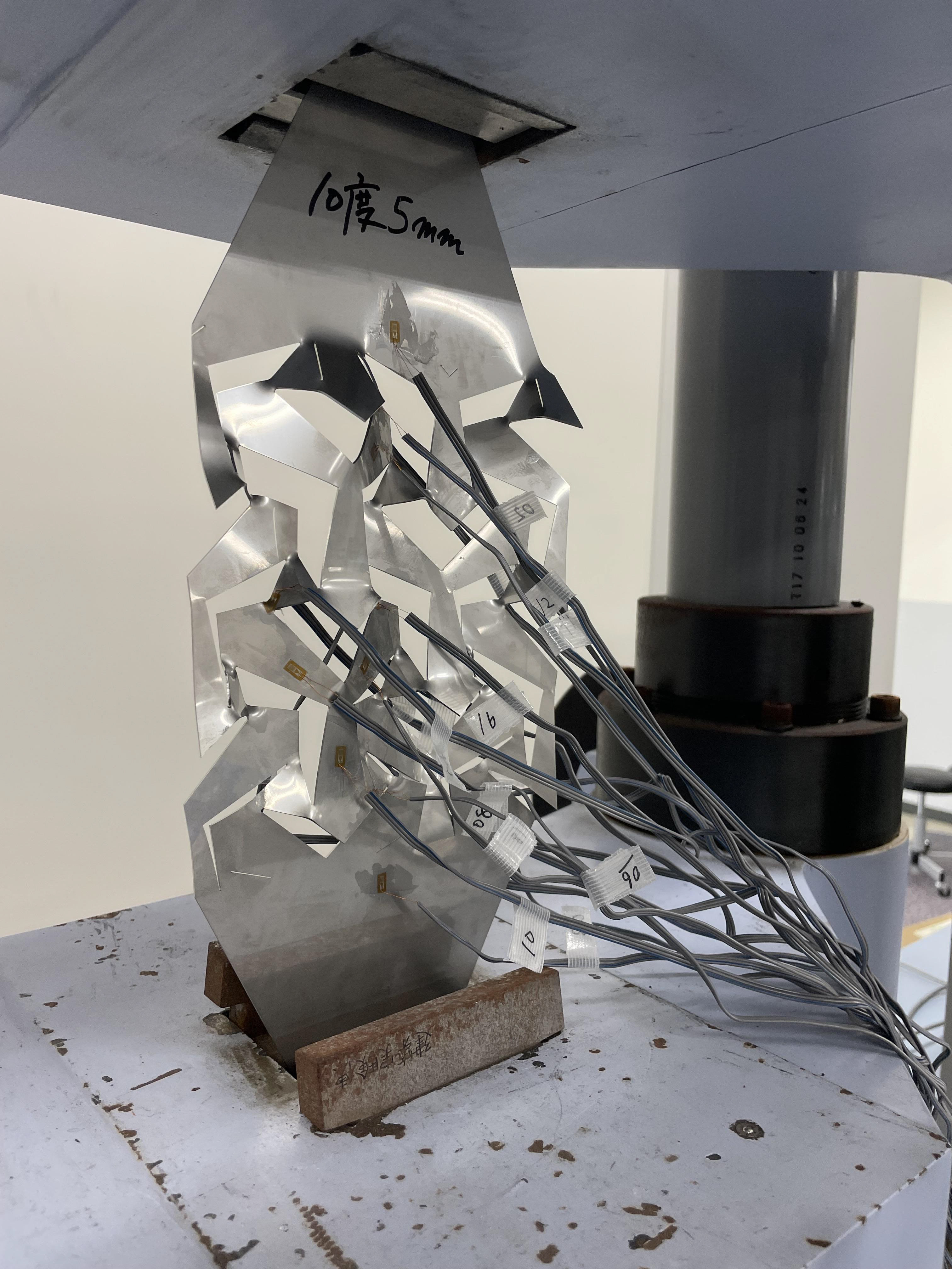 Material tensile test of auxetic mechanism