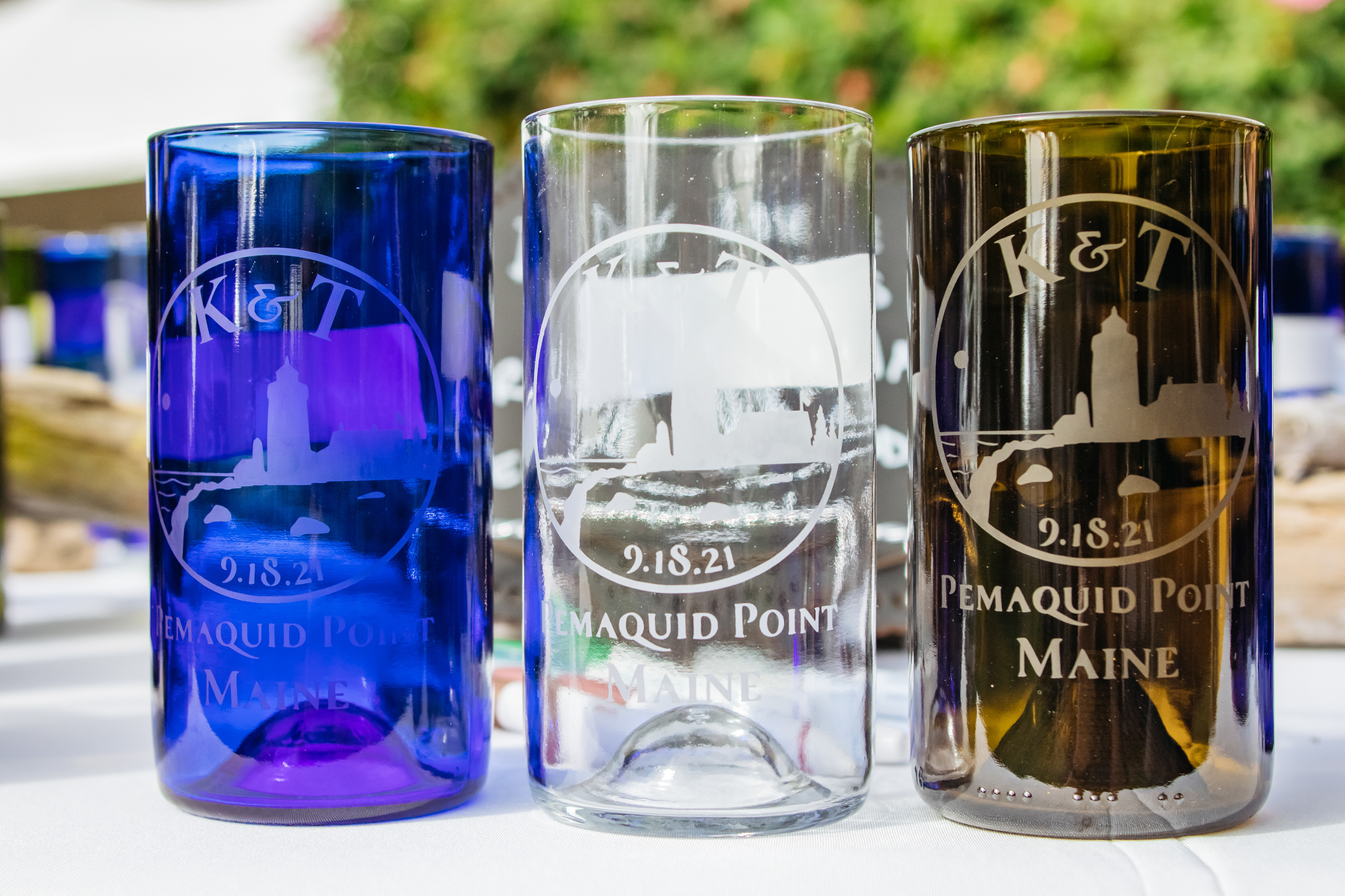 Create a personalized wedding favors for your guests to take home with them