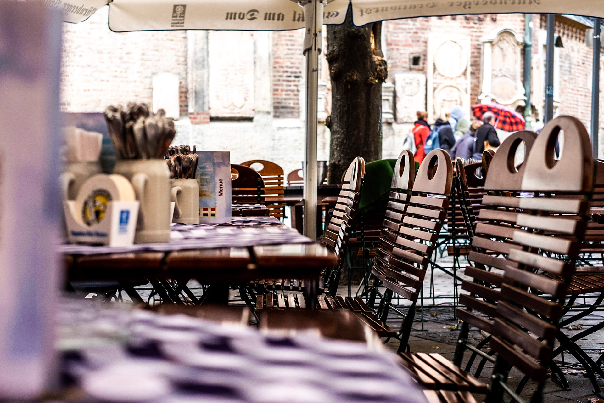 Beer garden at the Dom in Munich. View of chairs and table. Web: www.anthonywarner.co.uk Email: anthonywarner@gmail.com