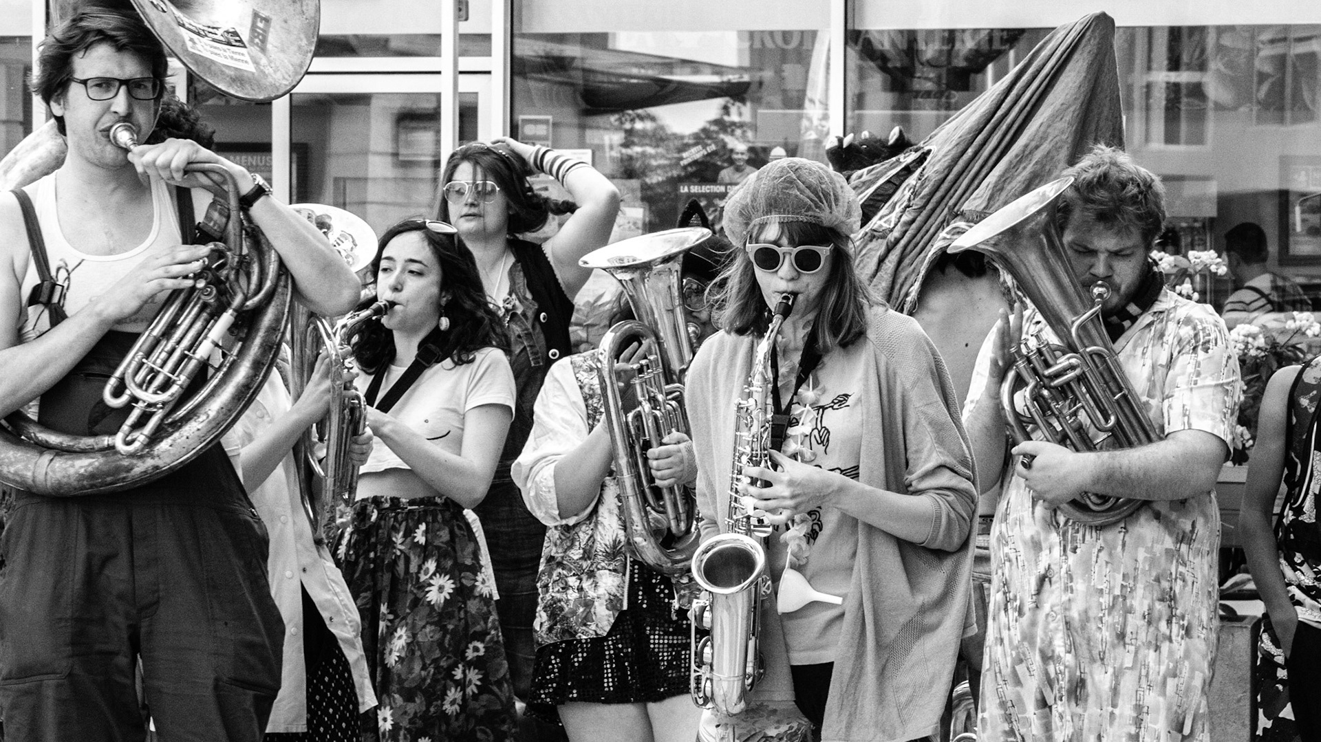 La Farigoule (La FATour) à Aix-en-Provence

+++

Hashtaggery:
#FaTour #aix #aixenprovence #holiday #market #marketday #5d #canon @centralemarseille
@FanfareLaFarigoule

+++

www.armedwithapaintbox.com
#armedwithapaintbox
@armedwithapaintbox
Copyright Anthony Warner (Armed With A Paint Box) 2017