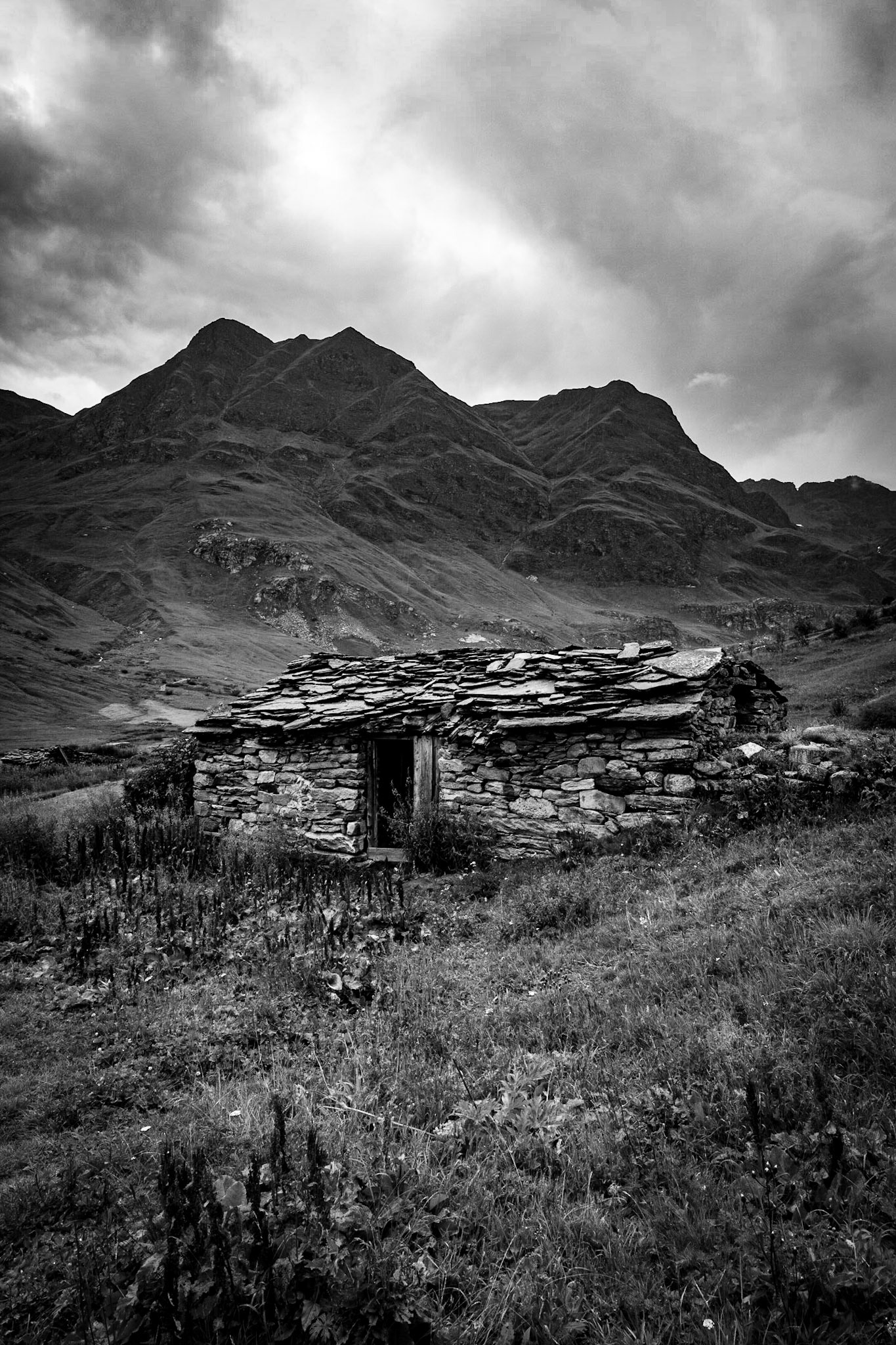 Fixer-upper, Val d'Isere
+++
Hashtaggery:
#valdisere #alps #frenchalps #alps #overlanding #overlanders #canon #5d
+++
www.armedwithapaintbox.com
#armedwithapaintbox
@armedwithapaintbox
Copyright Anthony Warner (Armed With A Paint Box) 2018