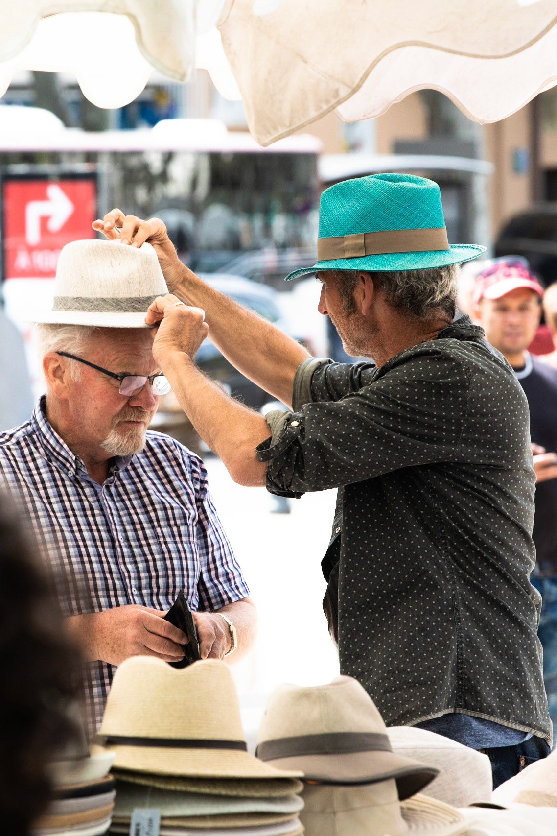 Le grand marché, Aix-en-Provence

+++

Hashtaggery:
#aix #aixenprovence #holiday #market #marketday #5d #canon

+++

www.armedwithapaintbox.com
#armedwithapaintbox
@armedwithapaintbox
Copyright Anthony Warner (Armed With A Paint Box) 2017
