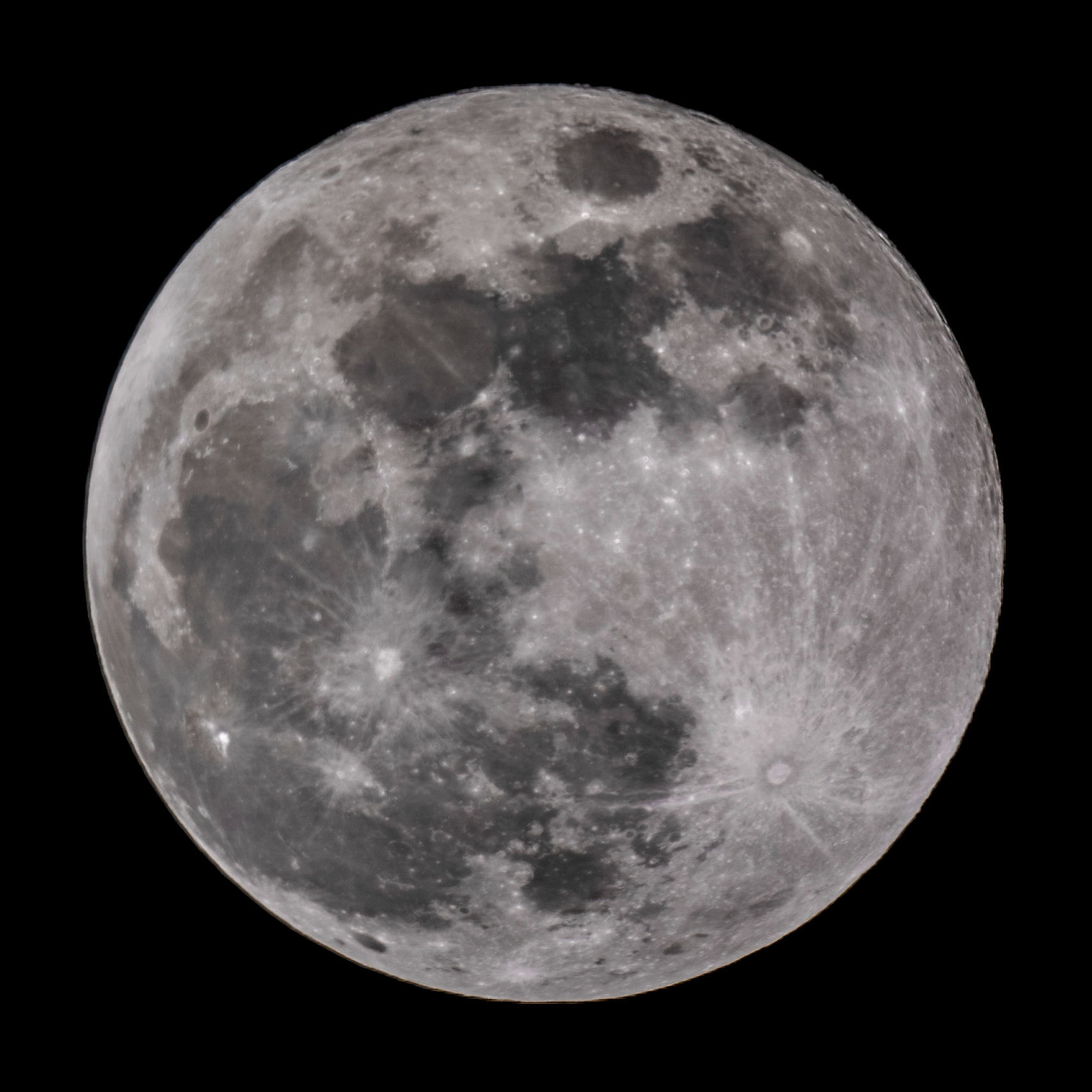 Full blue supermoon over London 31JAN18