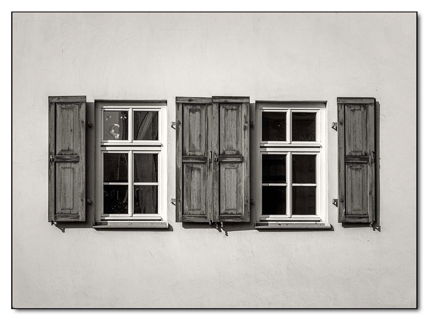 Fenster mit Holzfensterläden in Bad Berka