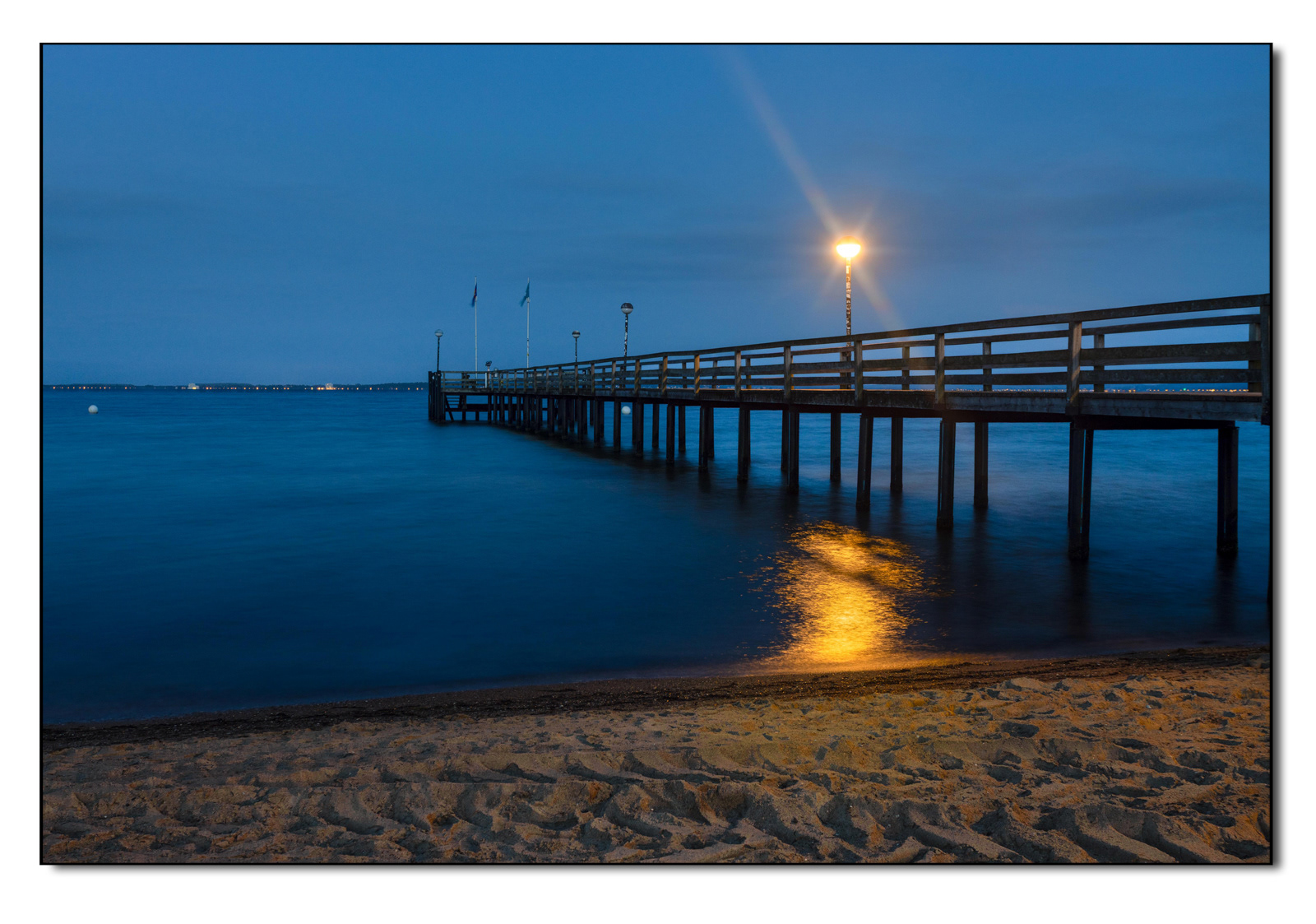 Seebrücke Pelzerhaken/Holstein zur blauen Stunde am Morgen