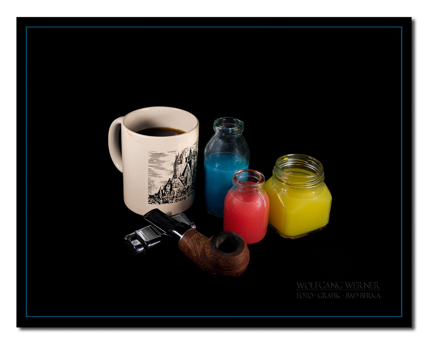 Stillleben mit Pfeife auf schwarzem Grund VII