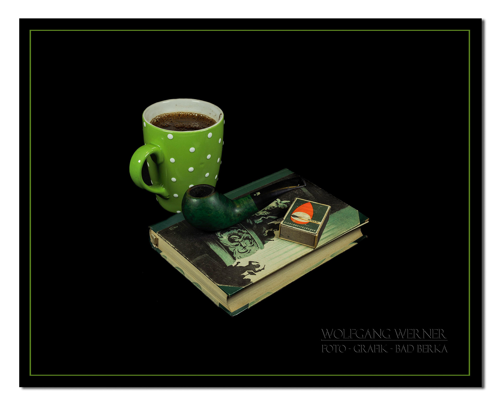 Stillleben mit Pfeife auf schwarzem Grund VI