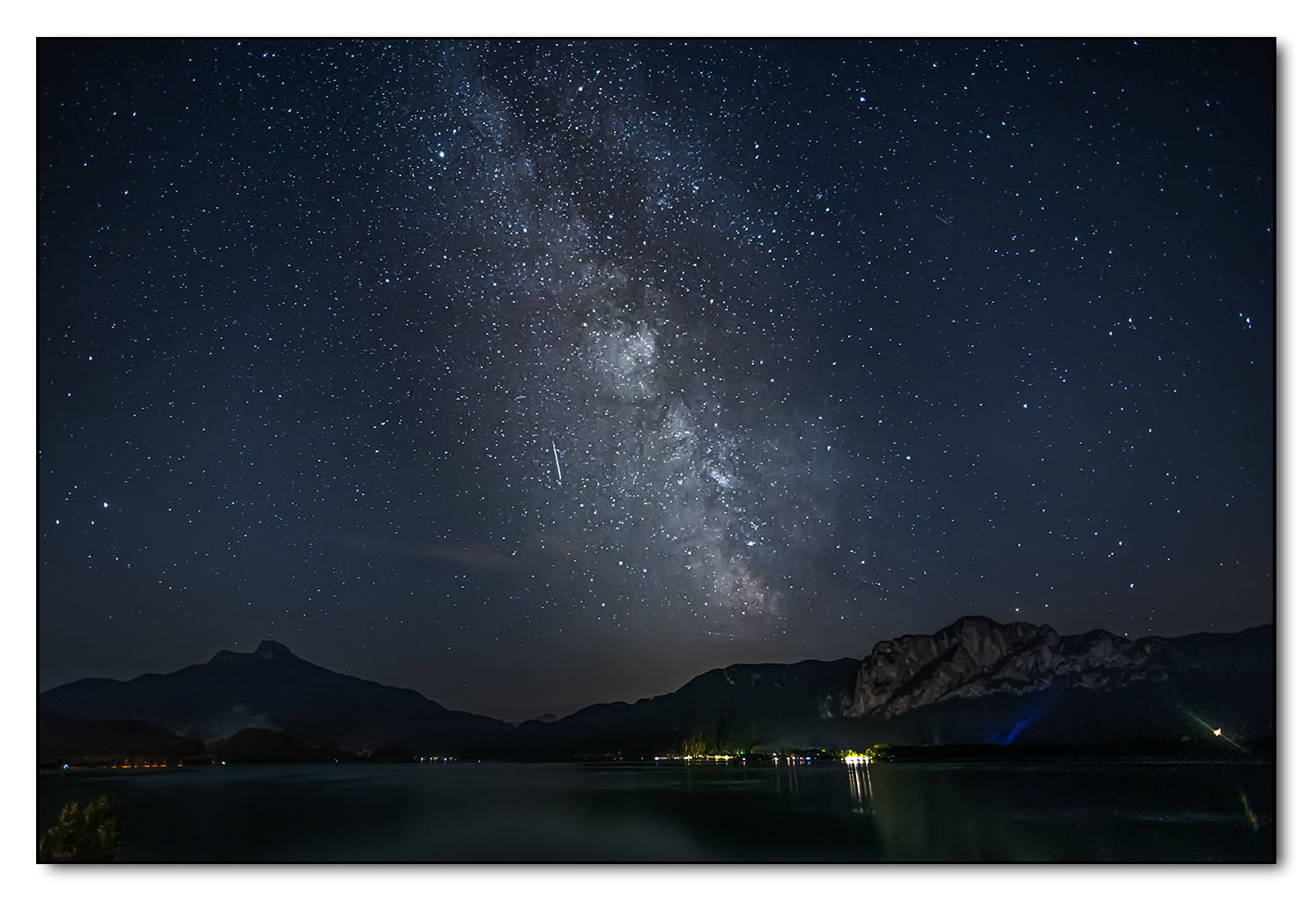 Milchstraße über dem Mondsee im Salzkammergut
