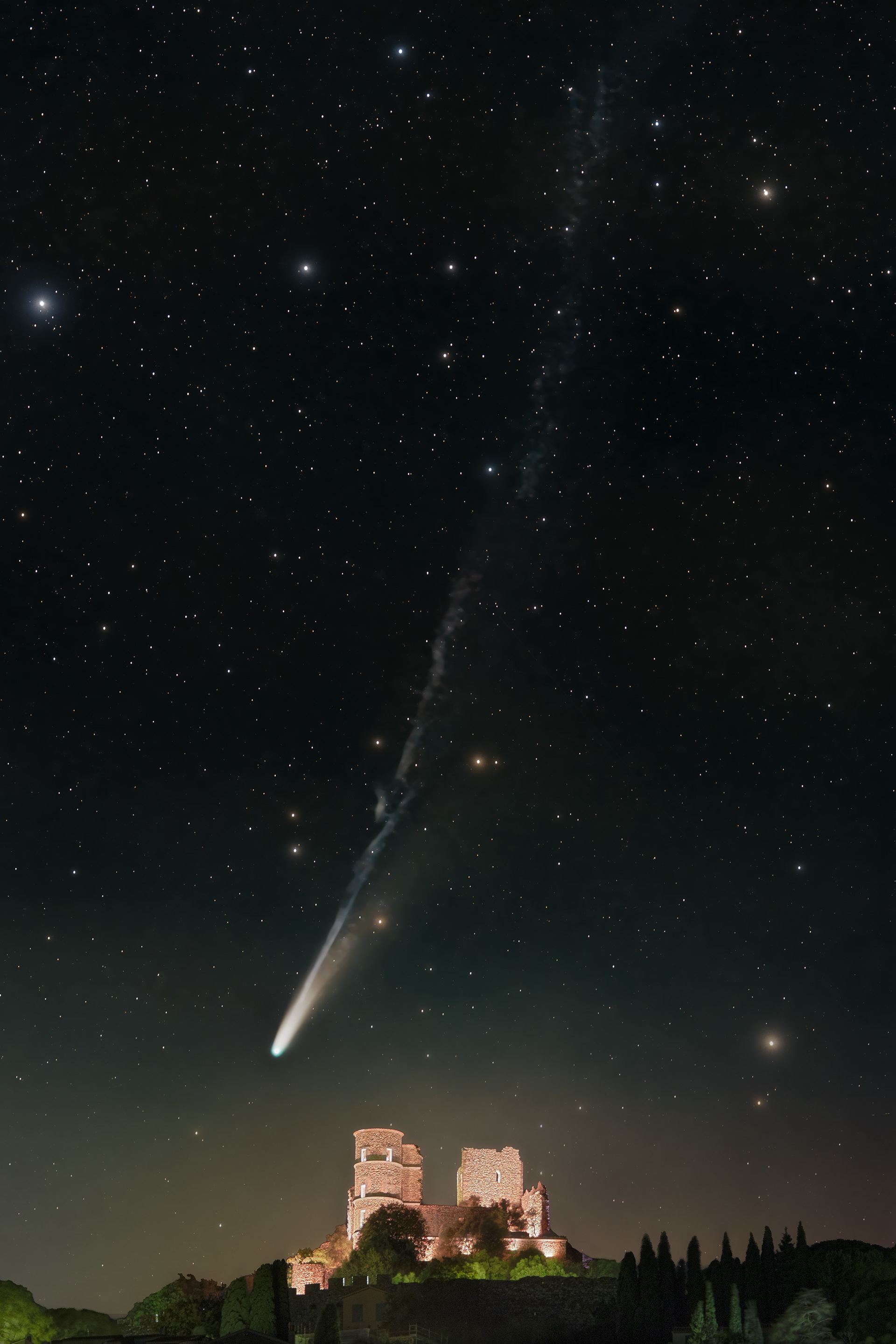 Comet C2025 A5 Lemmon over Grimaud Castle