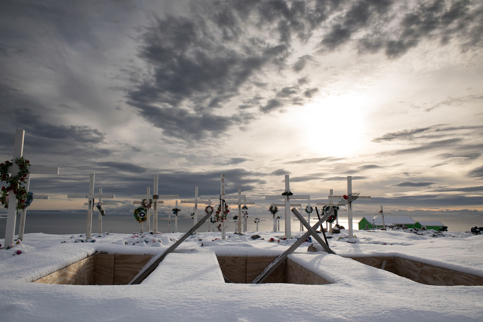 ©SVANA  The graves are made ready in summer, if someone should pass awayduring the winter.