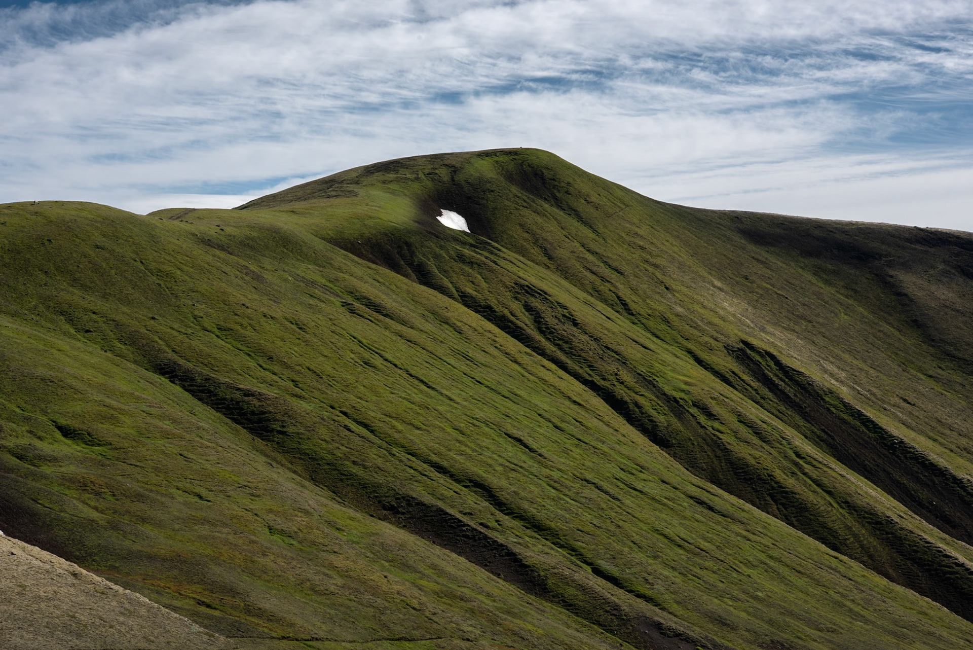 Friðland að fjallabaki.   High up in the middle of Iceland. Even in the middle of summer, there is still some snow.