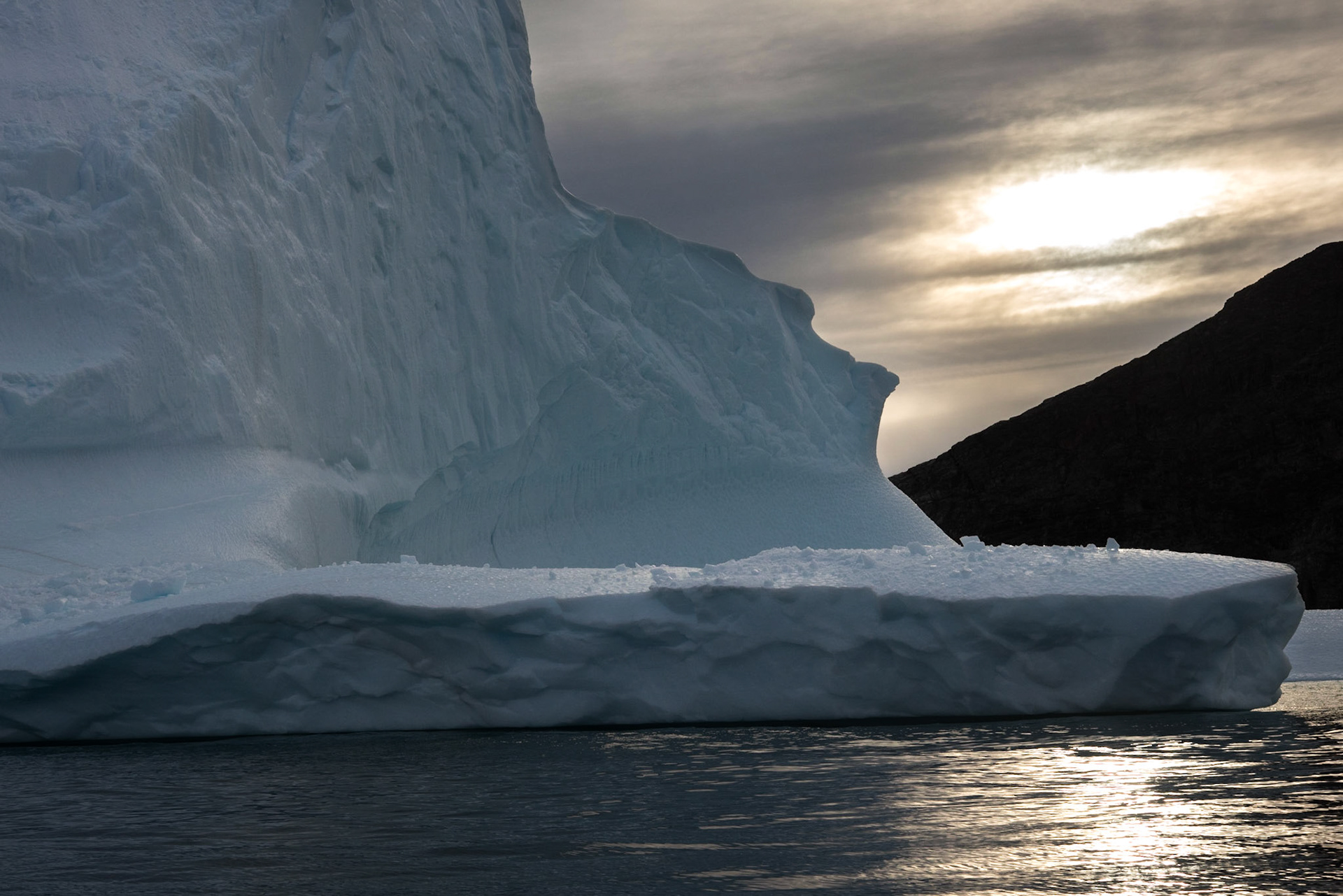 ©SVANA  Magnificent icebergs in Scoresby Sound, East Greenland, with differentshapes and colours. Somehow hard to imagine that only one tenth is abovethe water.