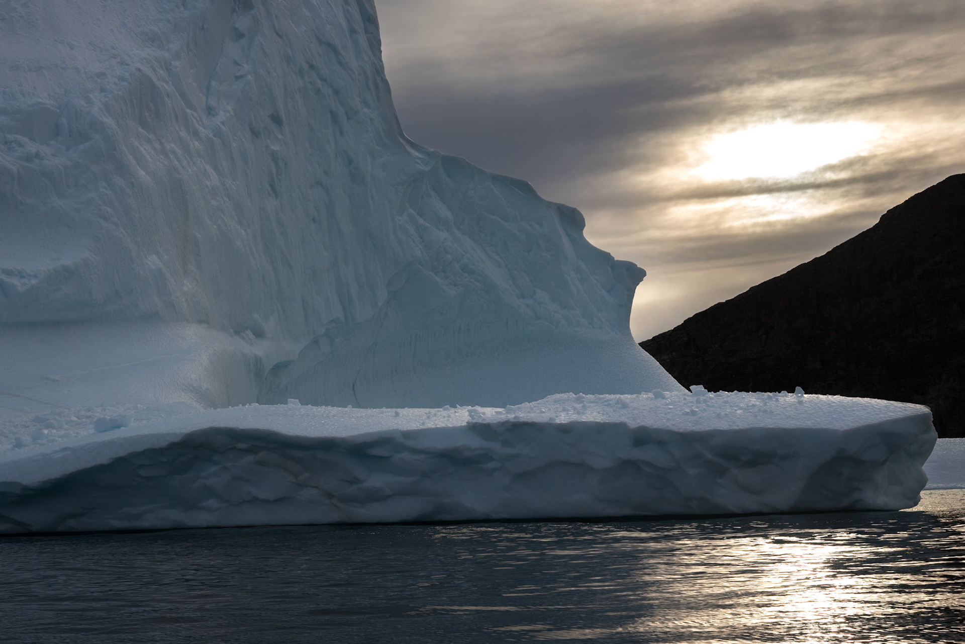©SVANA  Magnificent icebergs in Scoresby Sound, East Greenland, with differentshapes and colours. Somehow hard to imagine that only one tenth is abovethe water.