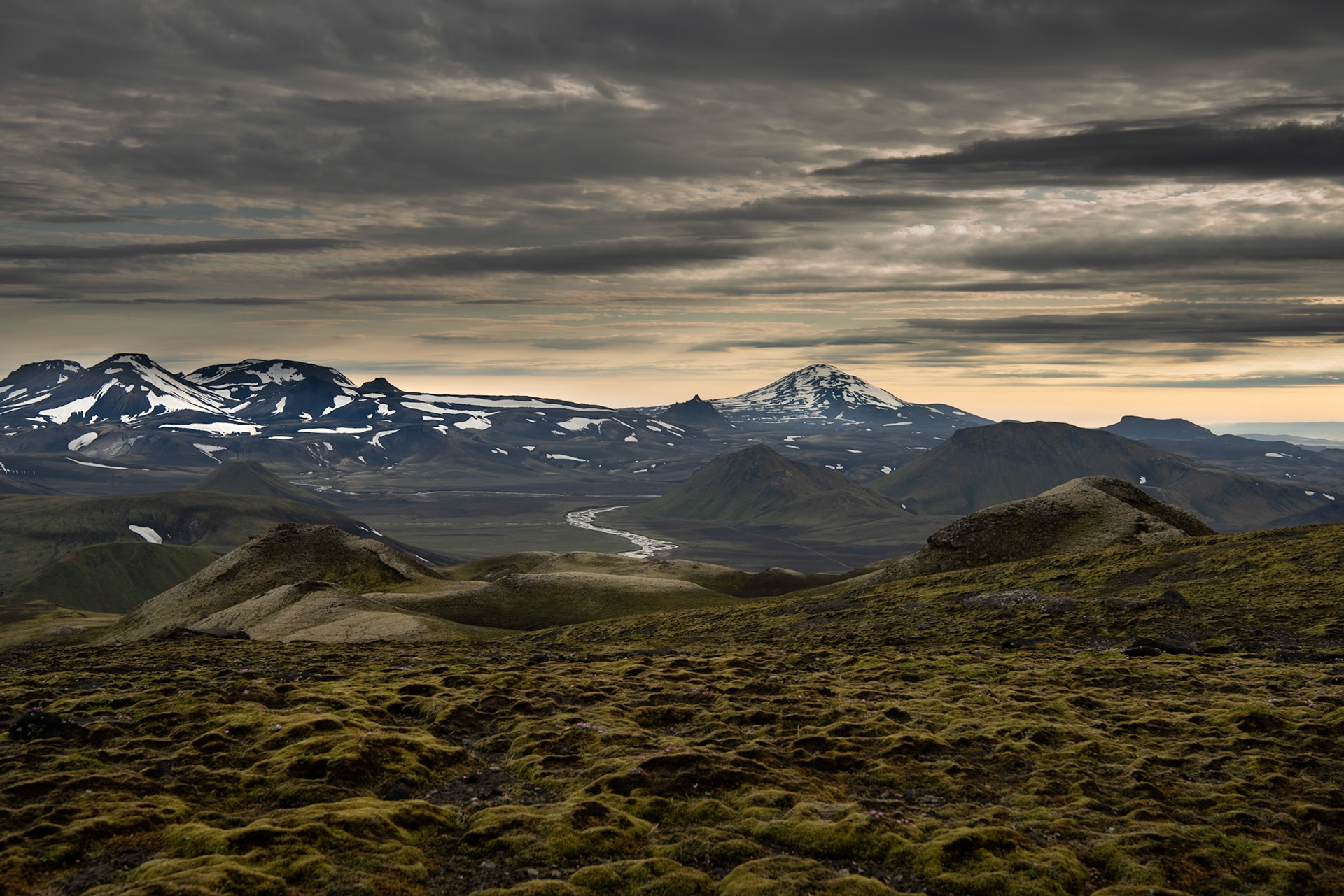 ©SVANA High up in Fjallabak Nature Reserve, windblown moss and snow in the middle of the summer. Volcano Hekla seen in the back