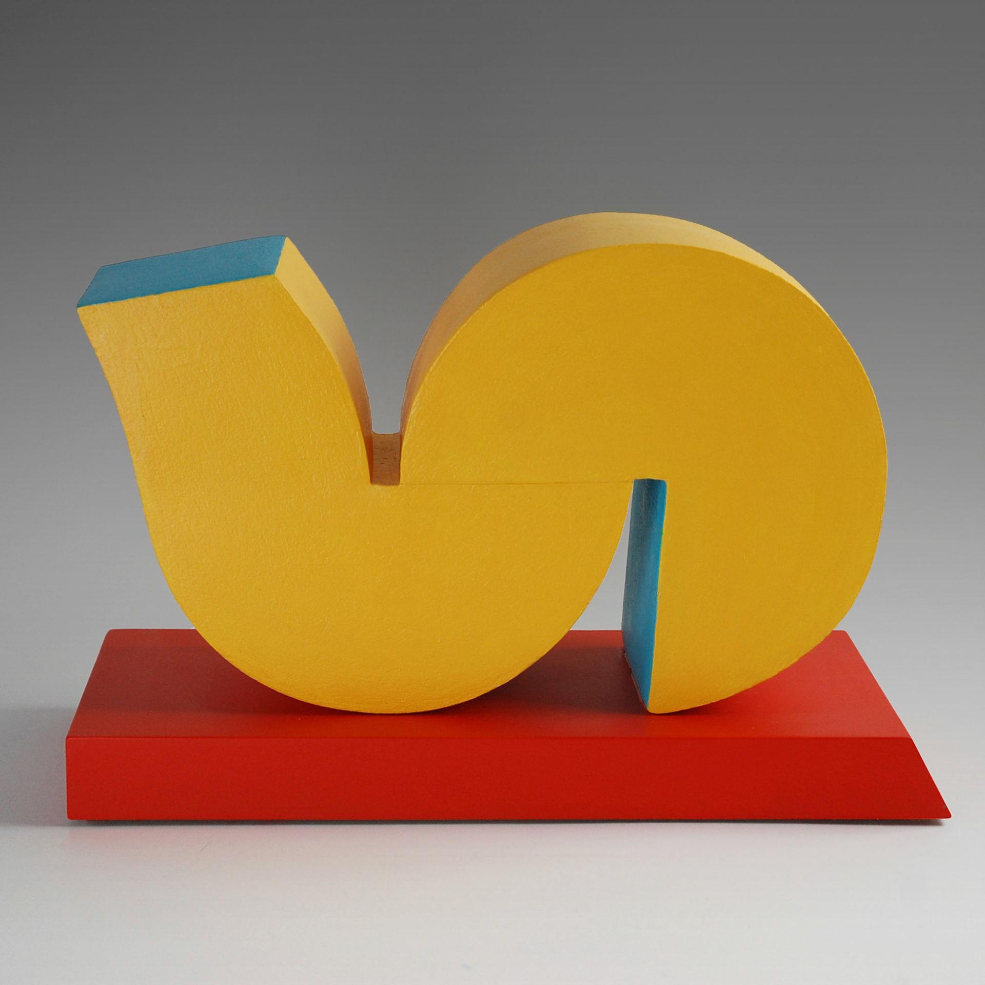 Quadrant H27W42D18 cms £2,500