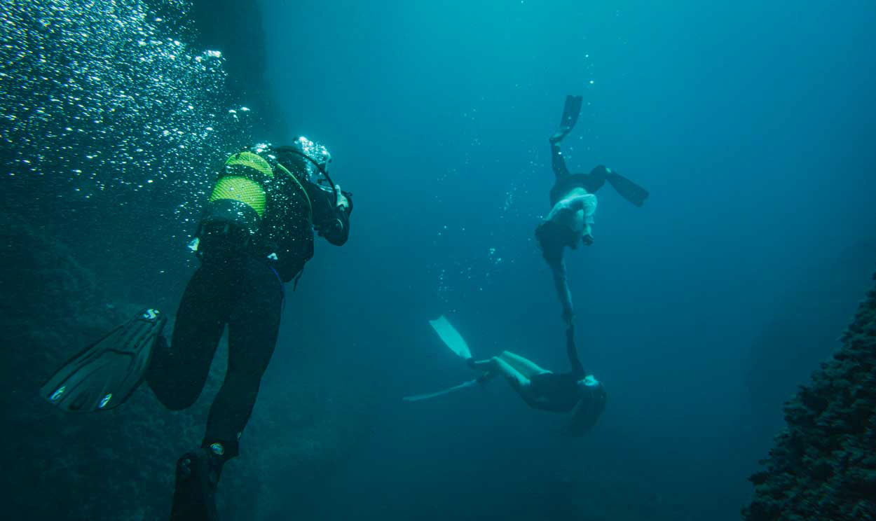 Thomas Thiele shooting underwater
