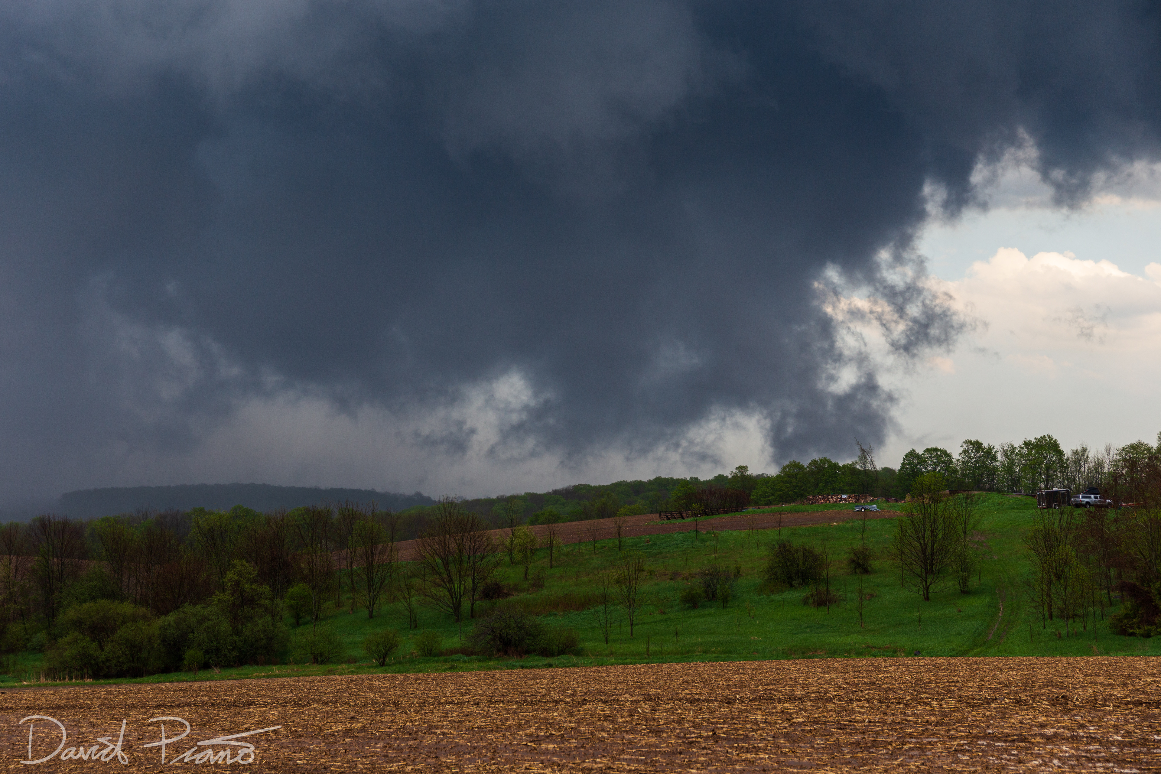 Ground-scraping wall cloud near Creemore - May 24