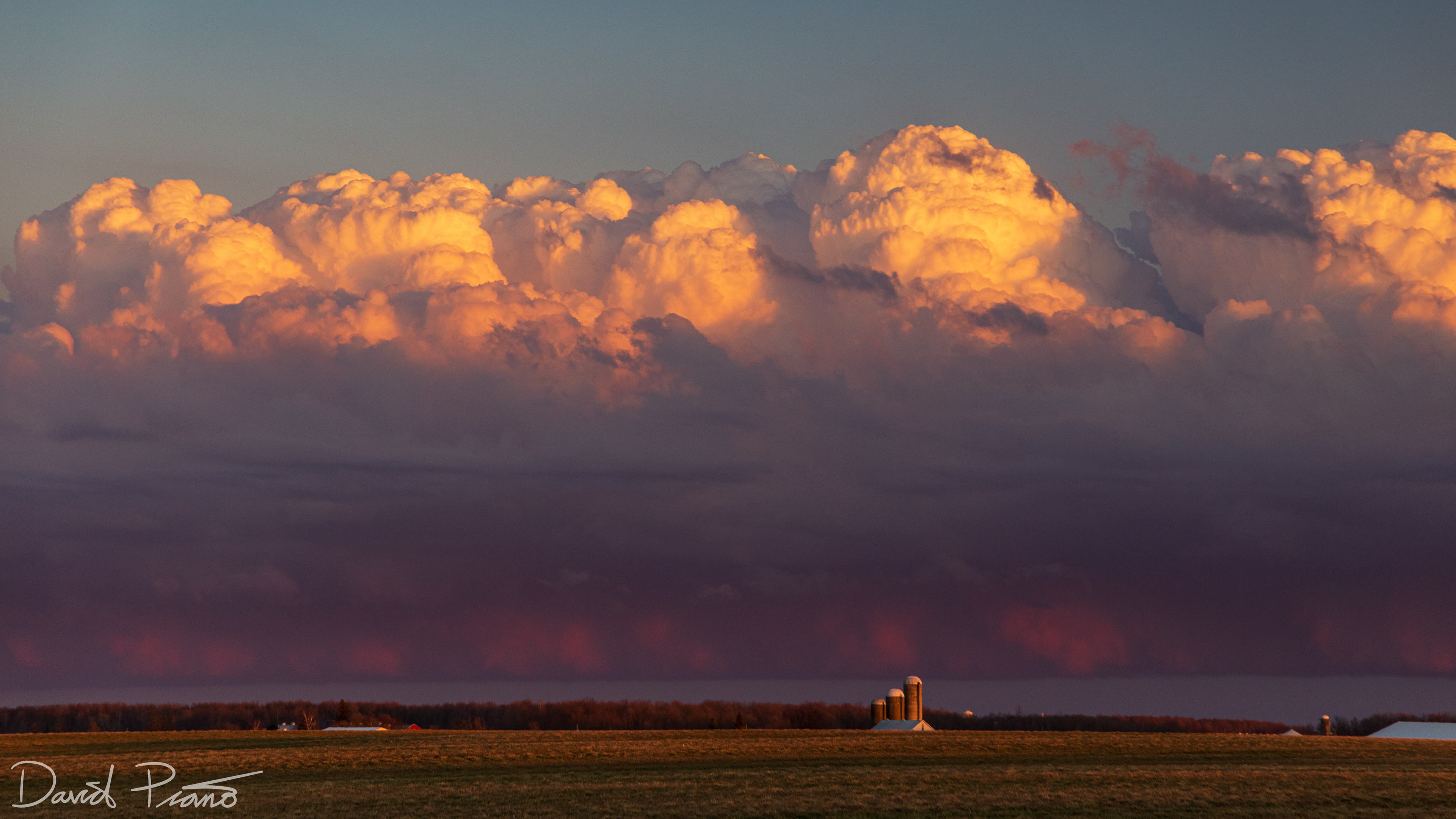 Photogenic sunset-illuminated cumulonimbus in Perth County