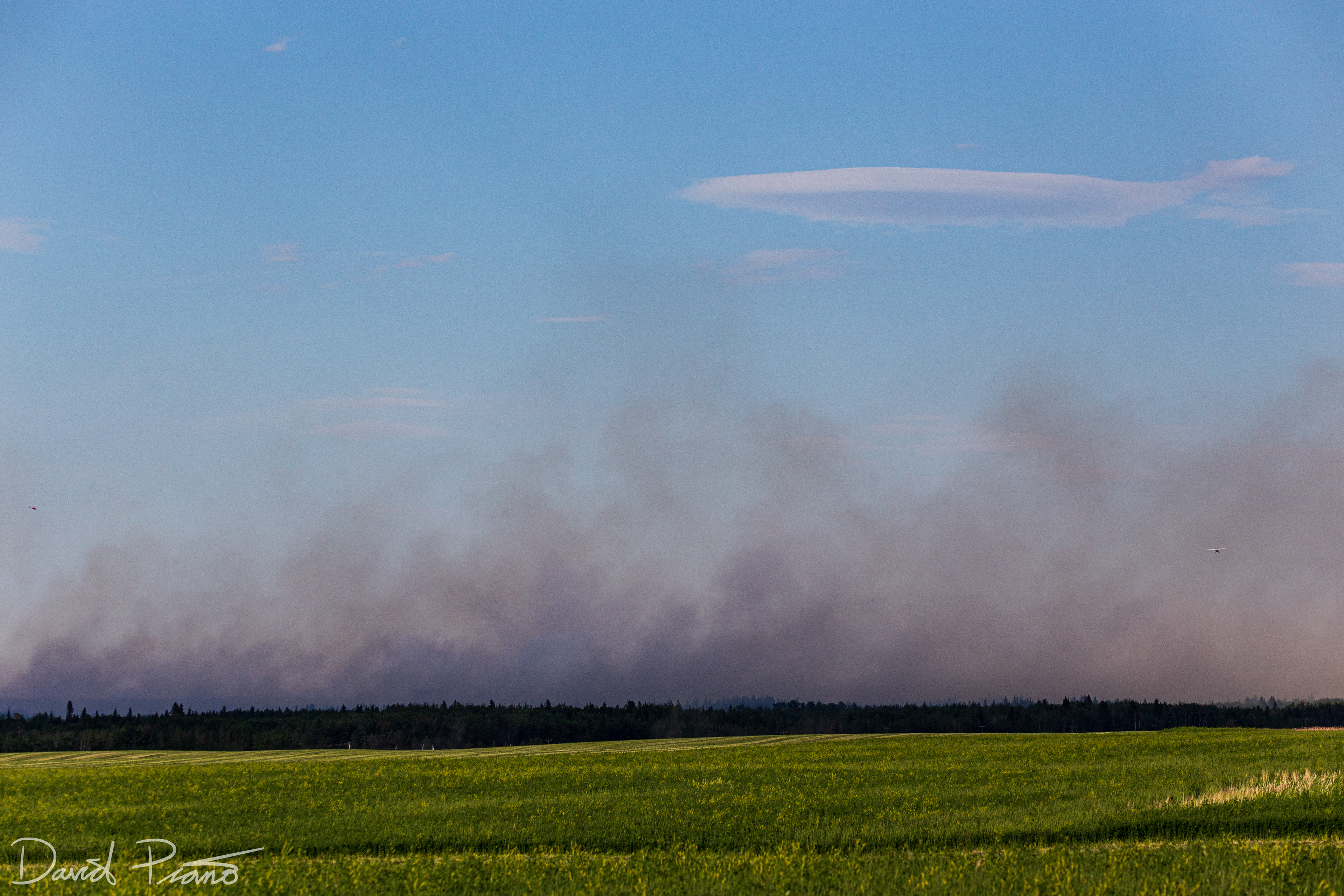 Wildfire raging in Yellowhead County, AB - June 2021