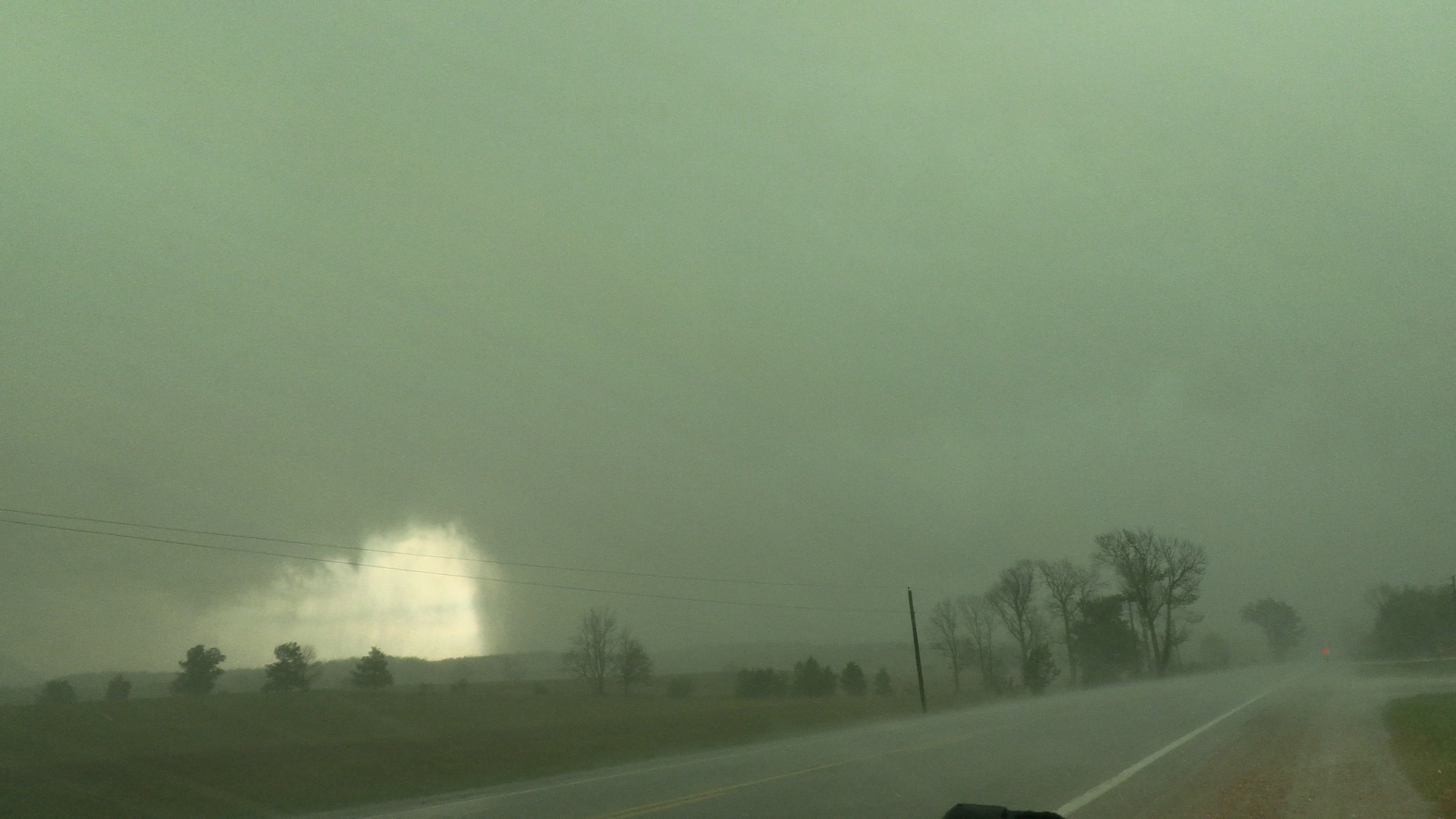 Video frame grab shows the clear slot as the circulation crosses Huron County Rd. 86 just west of Lucknow
