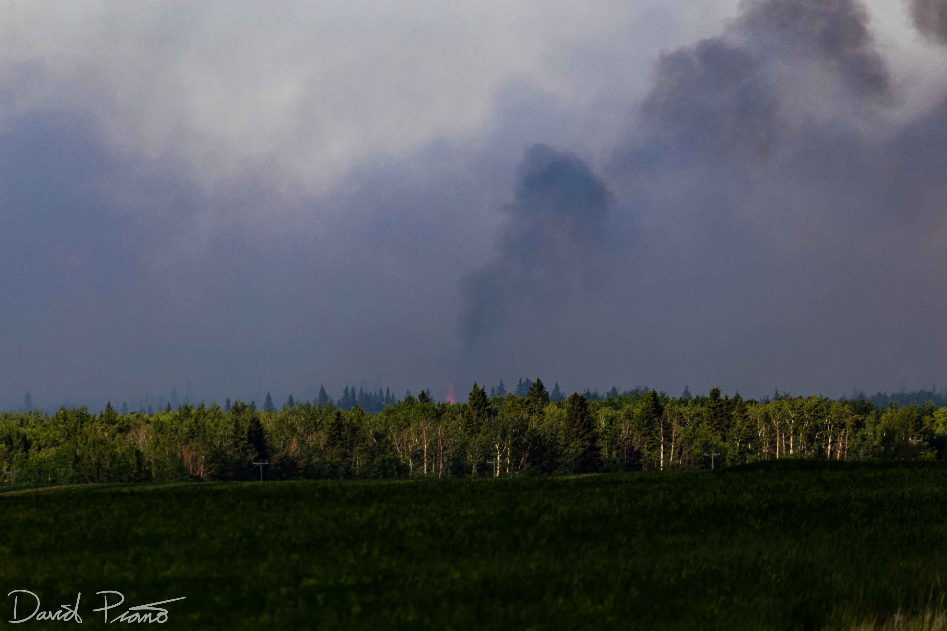 Wildfire raging in Yellowhead County, AB - June 2021