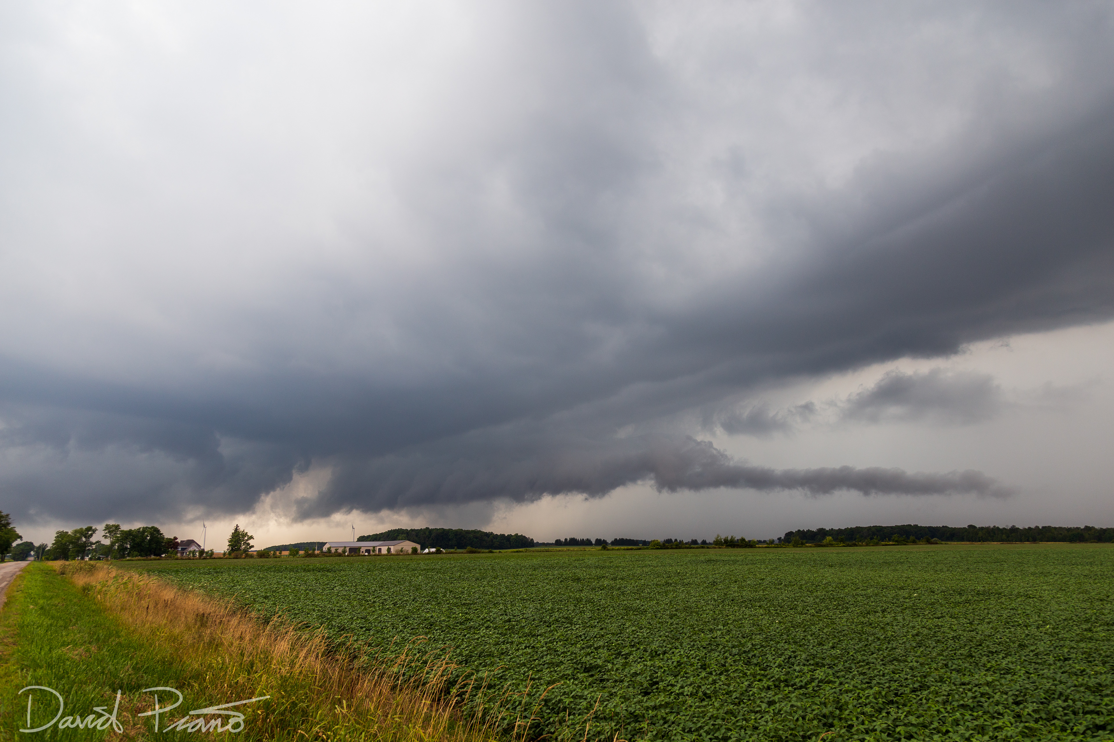 Severe bow-echo thunderstorm moves into Adelaide, ON - 08/21/2019