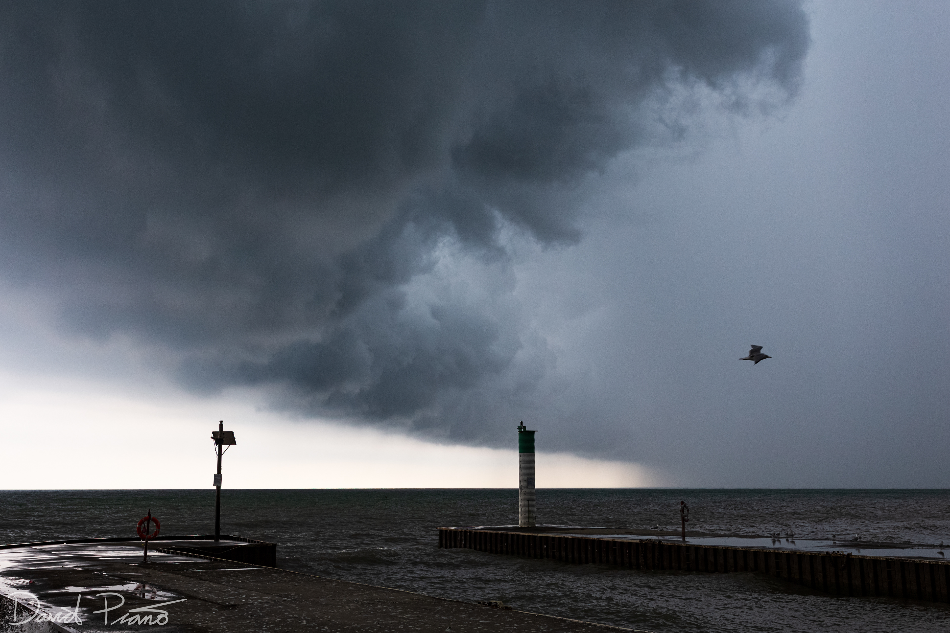 A weakening bow-echo passes through Port Glasgow on Lake Erie