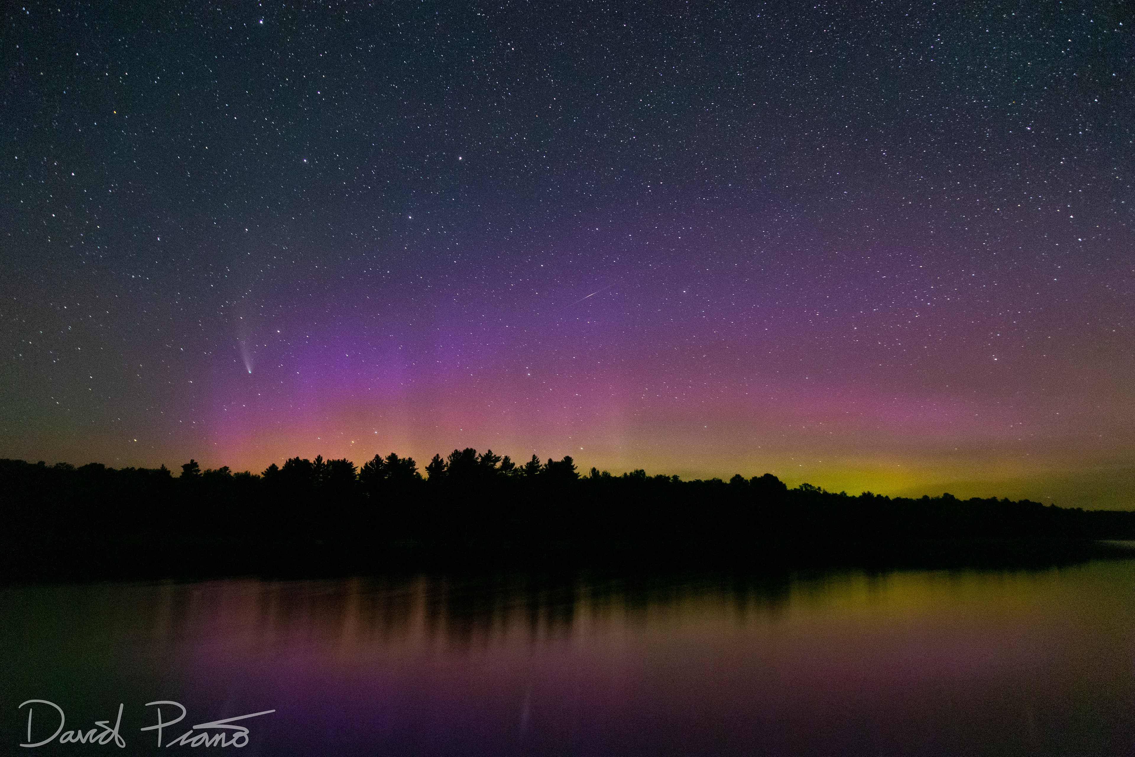 Comet NEOWISE paired with aurora over Lorimer Lake, ON - July 2020