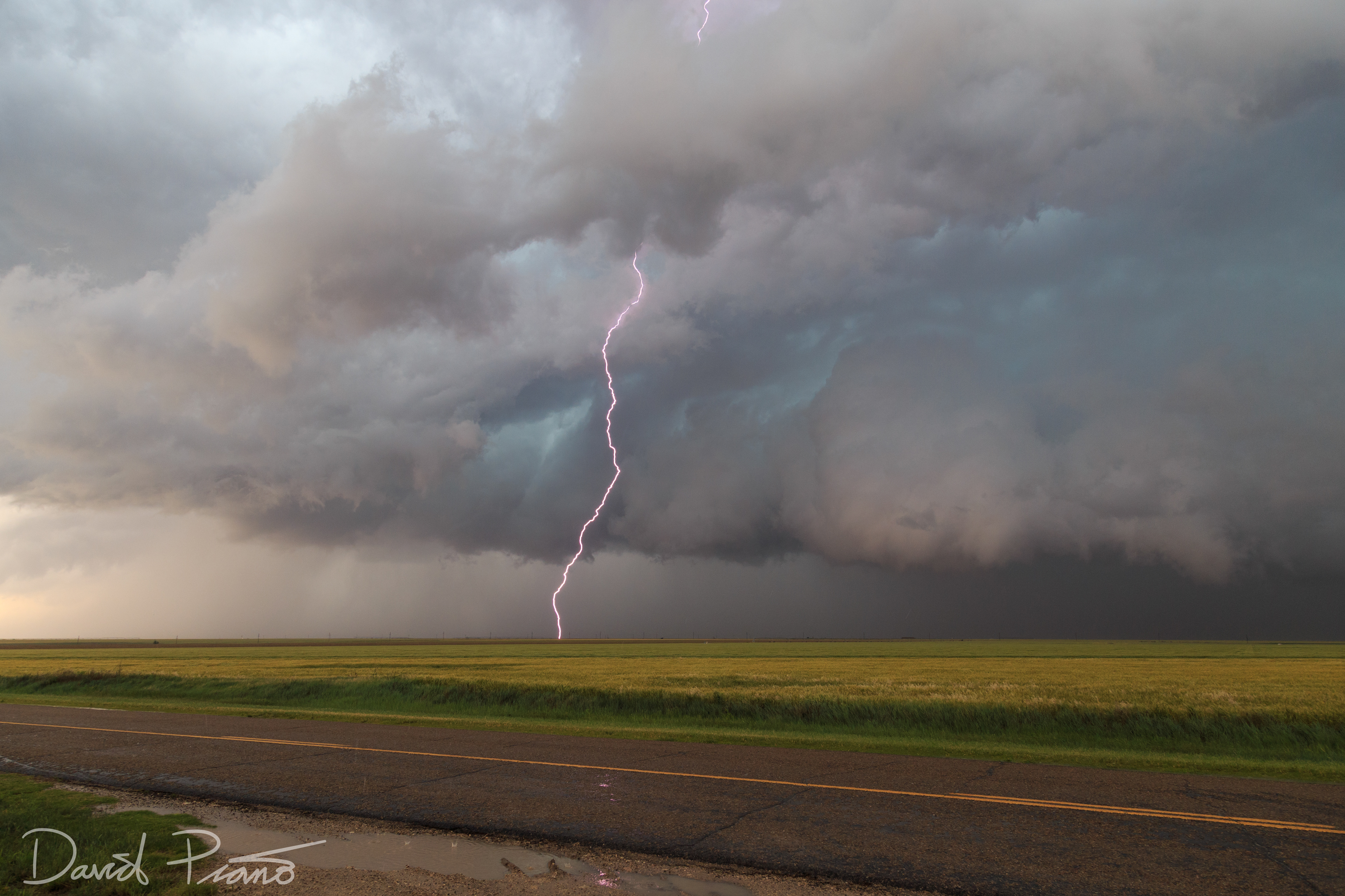 Strengthening supercell produces a CG lightning strike near Spearman, TX - 05/22/2016