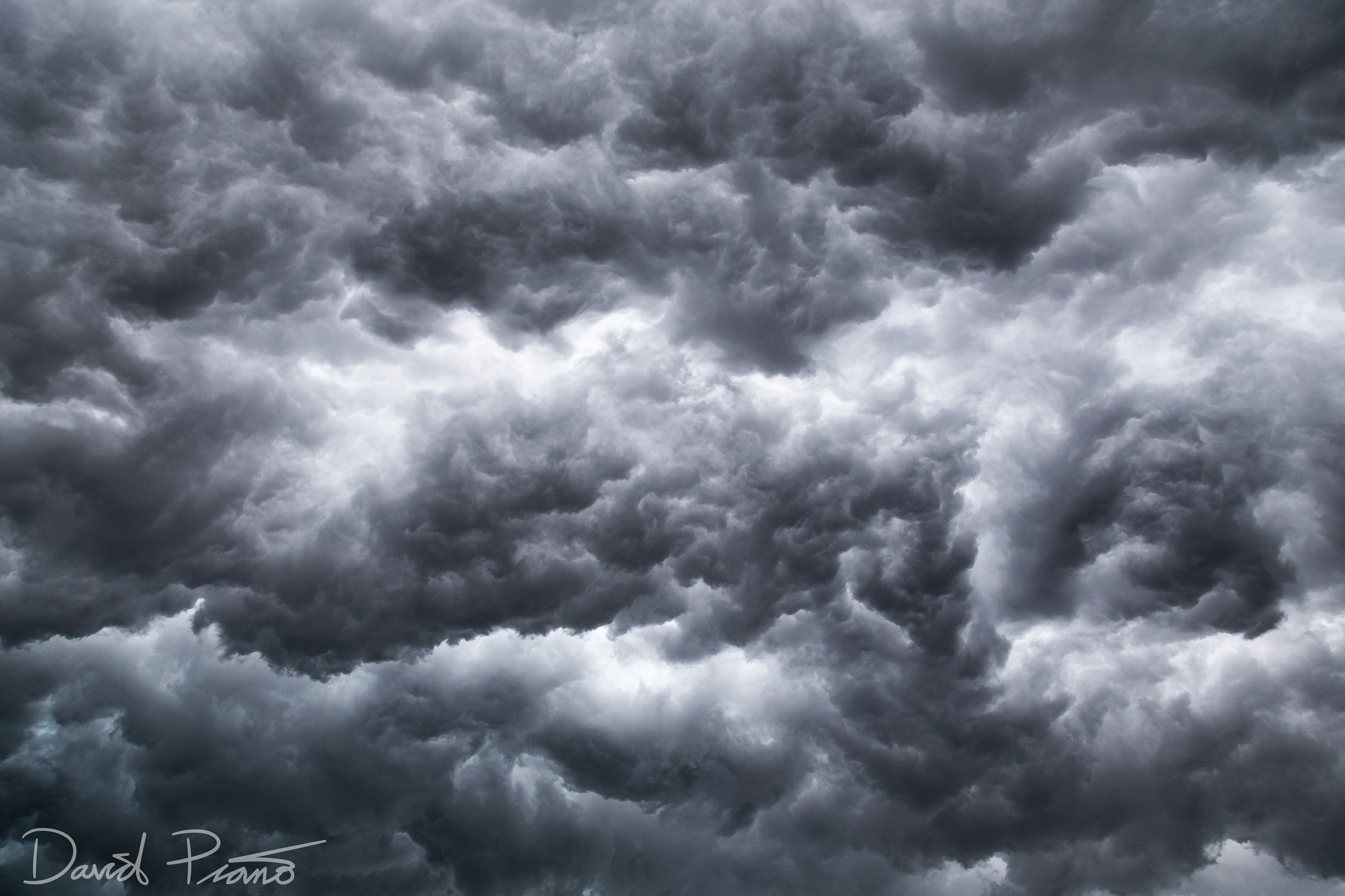 Turbulent clouds in the "whale's mouth" near Oil Springs, ON - 08/18/2019