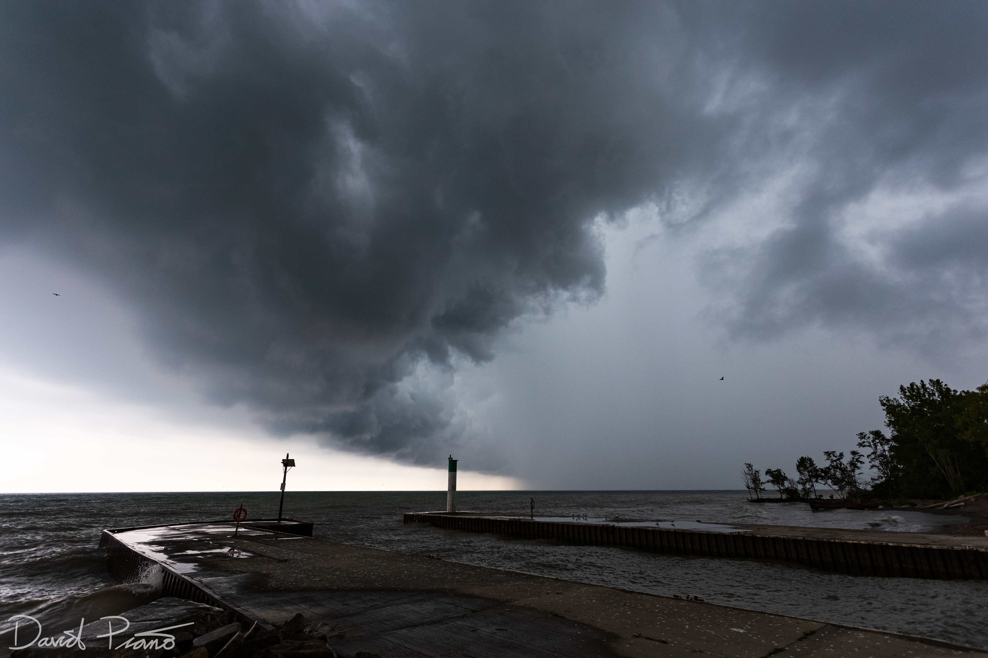 A weakening bow-echo passes through Port Glasgow on Lake Erie