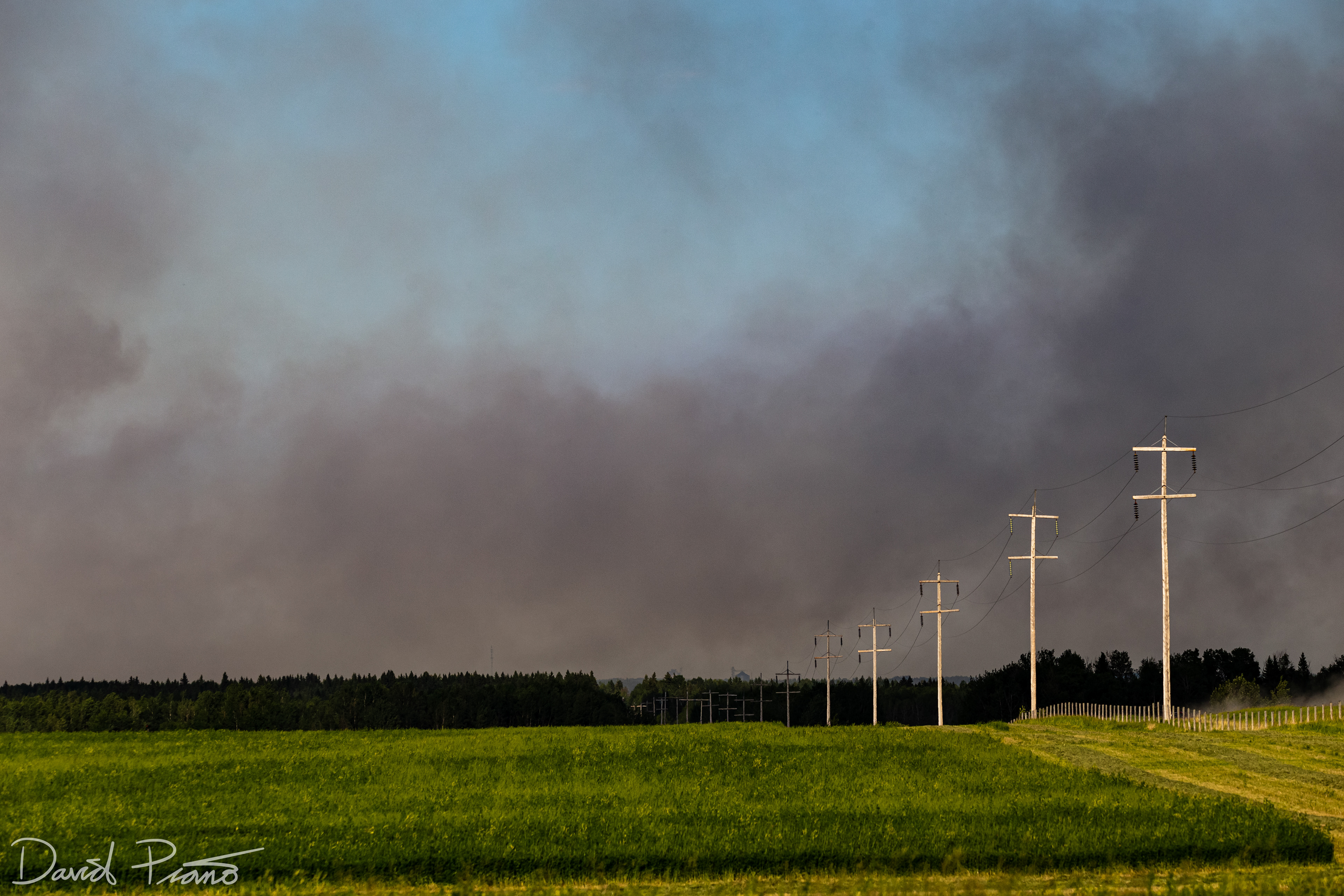 Wildfire raging in Yellowhead County, AB - June 2021