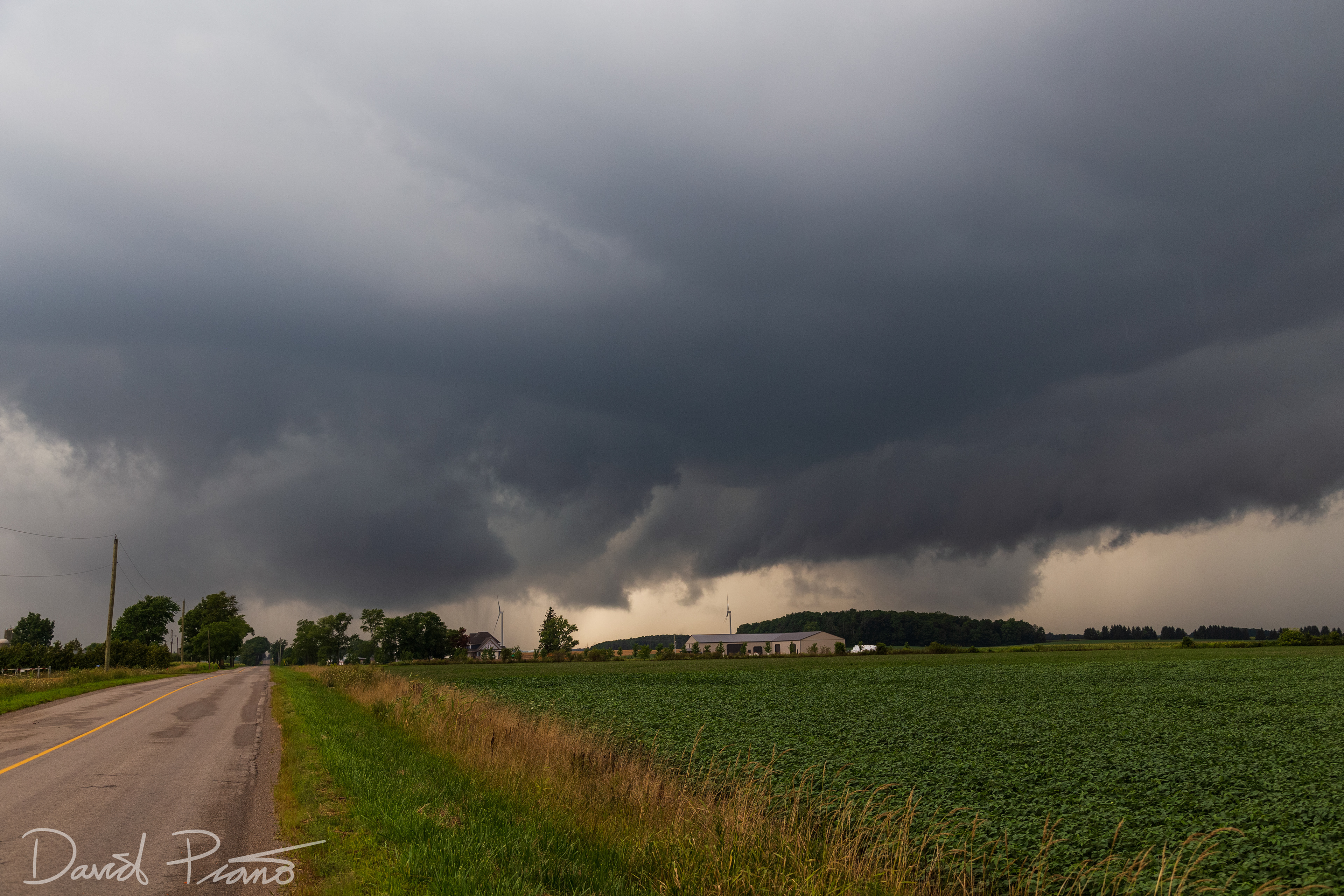 Severe bow-echo thunderstorm moves into Adelaide, ON - 08/21/2019