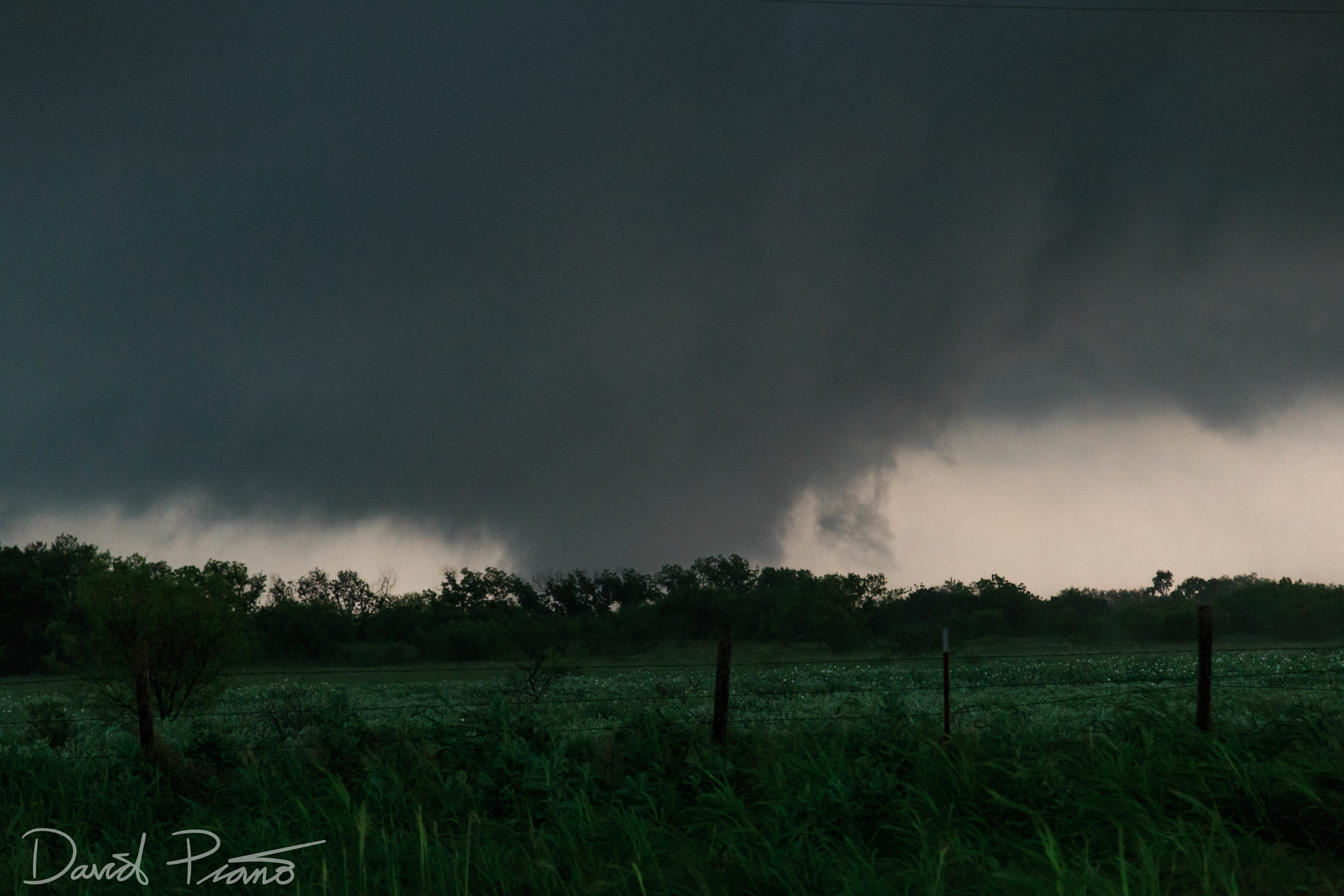 Large tornado near Ryan, OK - 05/19/2015