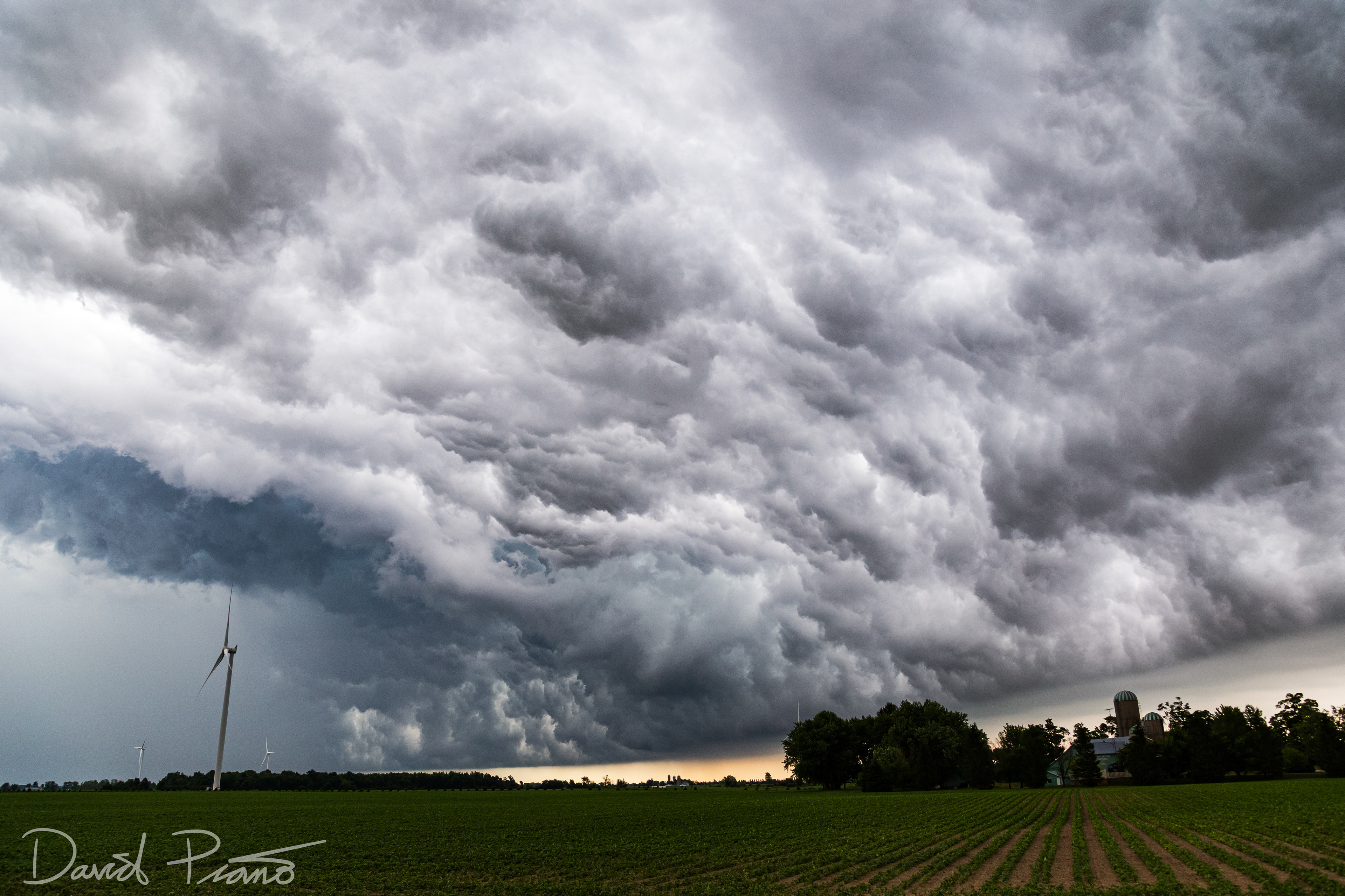 Turbulent "whale's mouth" near Seaforth, ON - 07/19/2019