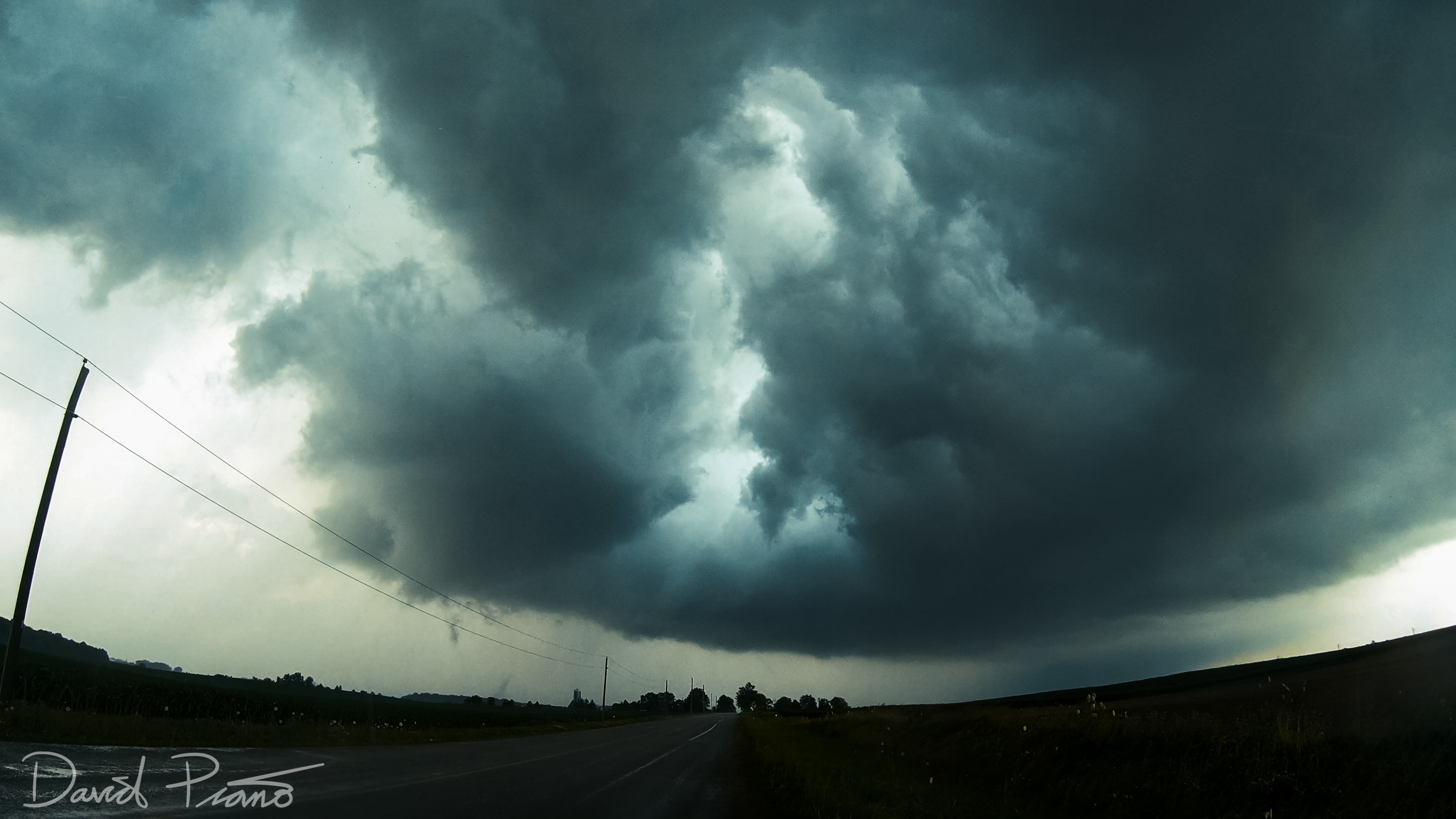 RFD clear-slot wraps around a tight mesocyclone with bowl lowering in Elgin County, ON - 07/19/2019