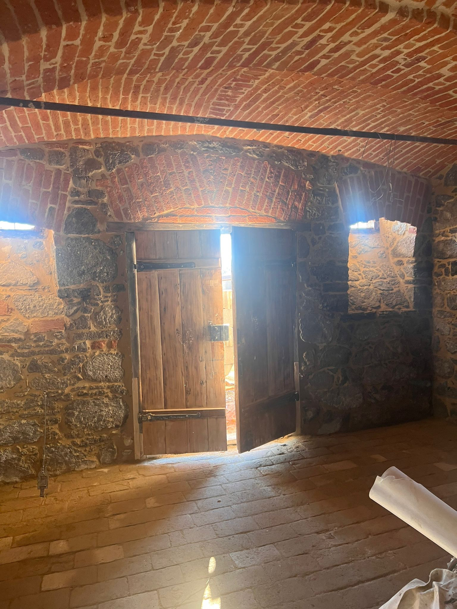 Gloriette Steiermark historisches Kellergewölbe Rekonstruktion der Tür- und Fensterbögen