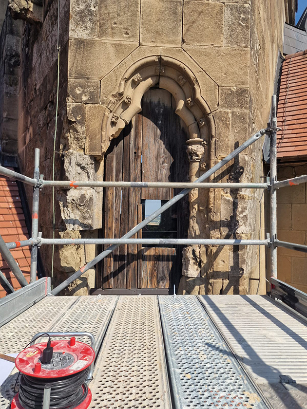 Schadensbild Fensterbogen vor der Restauration