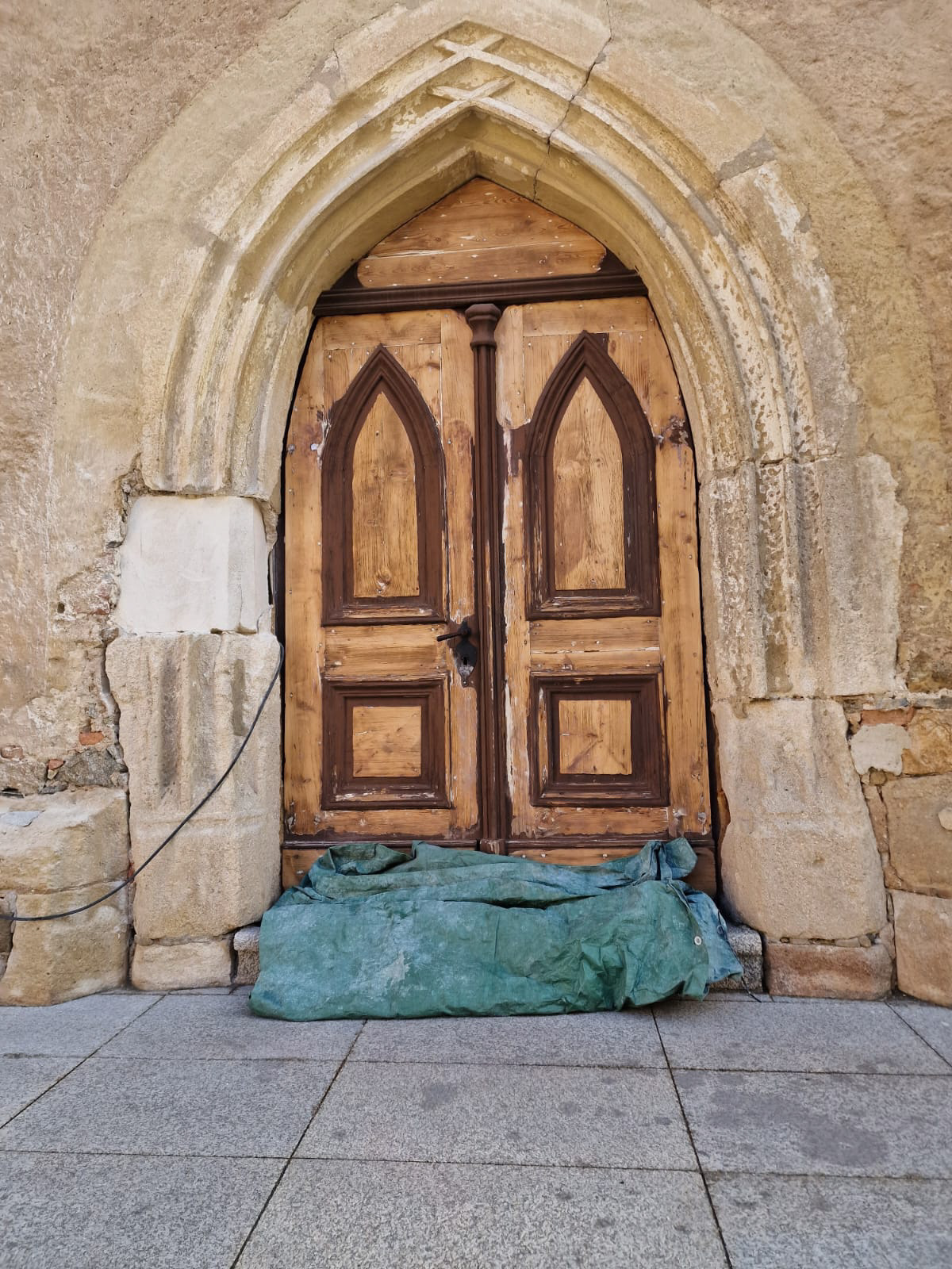 2024 Portal Filialkirche zum kostbaren Blut Christi Pulkau vor der Restaurierung
