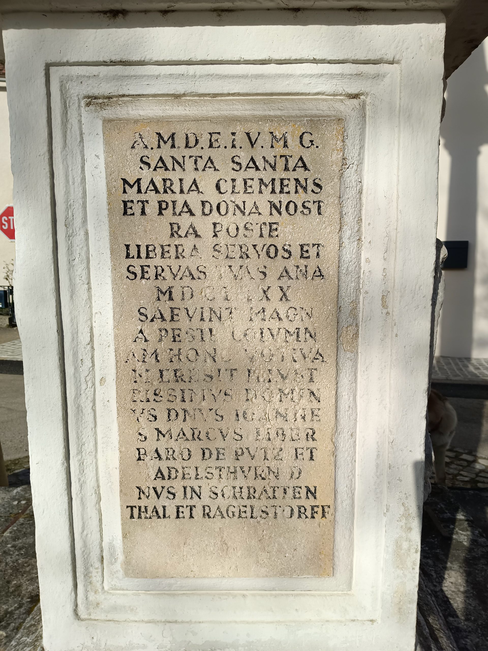 2024 Inschrift Mariensäule Schrattenthal vor der Restaurierung