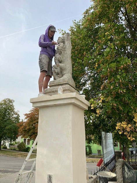 Friedhofsportal Obermarkerdorf Restaurationsprozess Pfeiler und heiliger Sebastian
