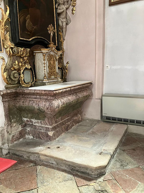 Marmorstuckschaden Kirche Obermarkersdor